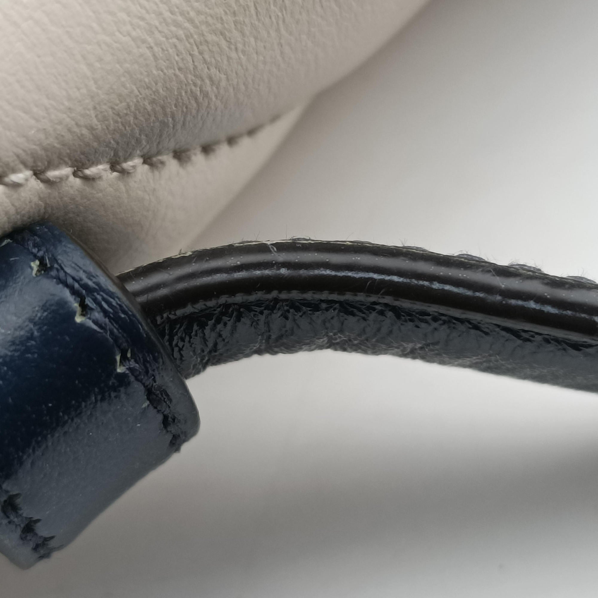 Pre-owned Gucci GG Marmont White×navy Leather 583571 shoulderbag | stylenewstar