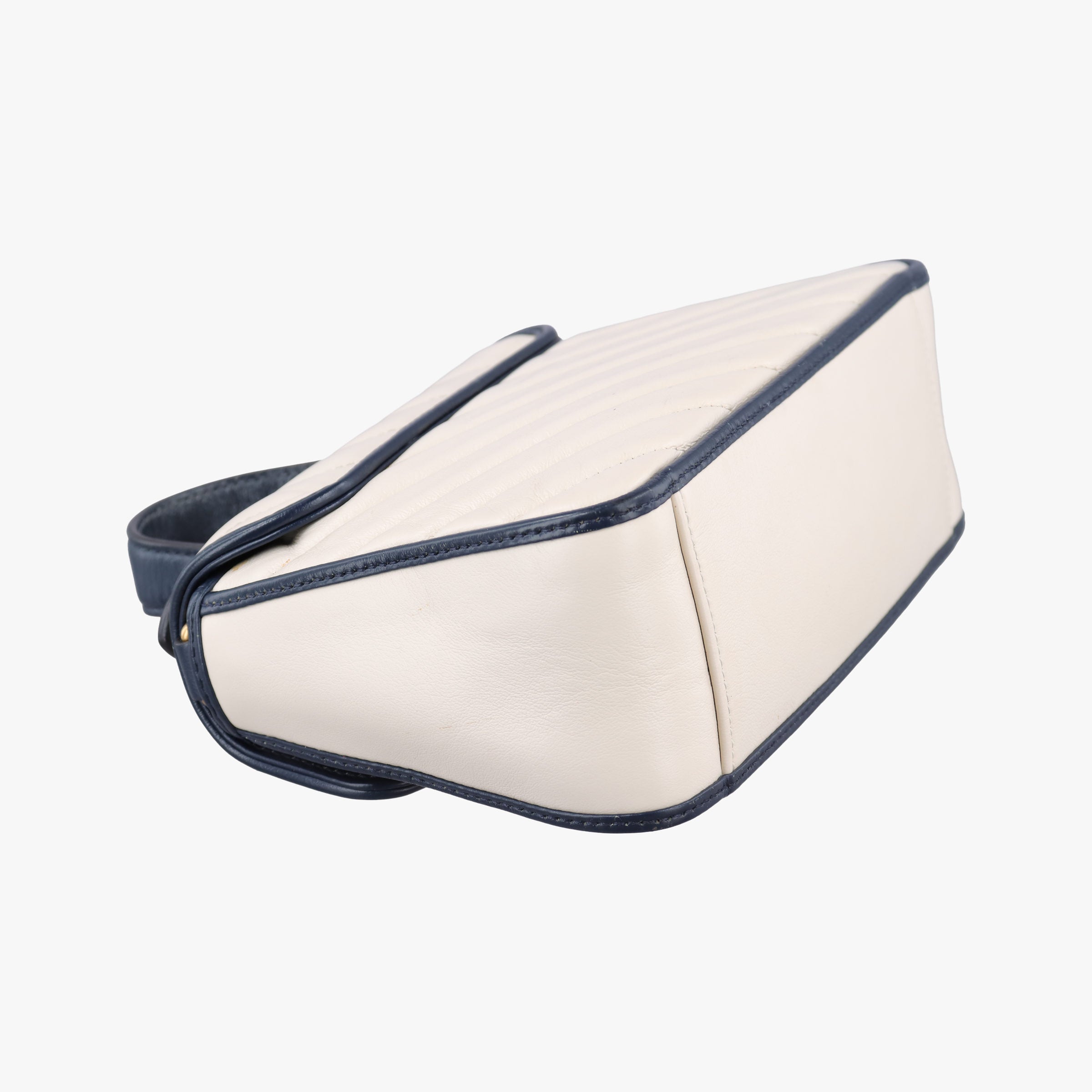Pre-owned Gucci GG Marmont White×navy Leather 583571 shoulderbag | stylenewstar