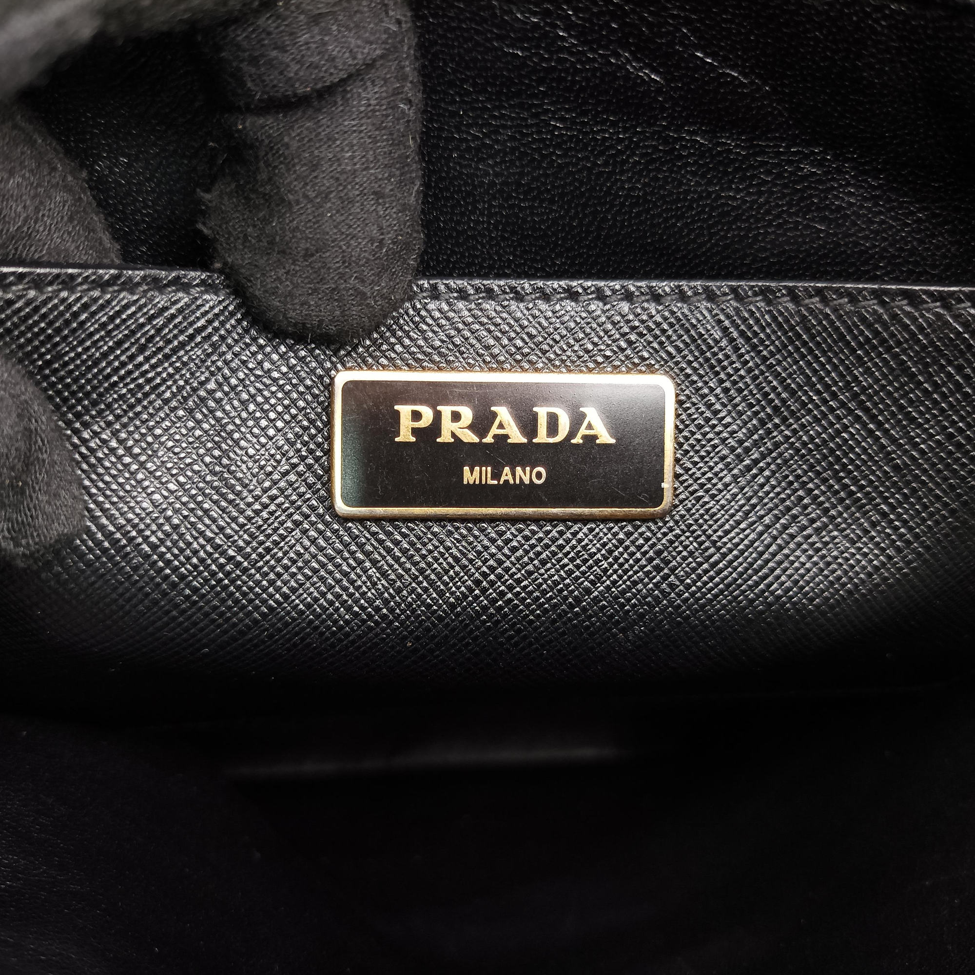 Pre-owned Prada Triple Pocket Convertible Zip Tote Black SAFFIANO　Leather BN2603 handbag | stylenewstar
