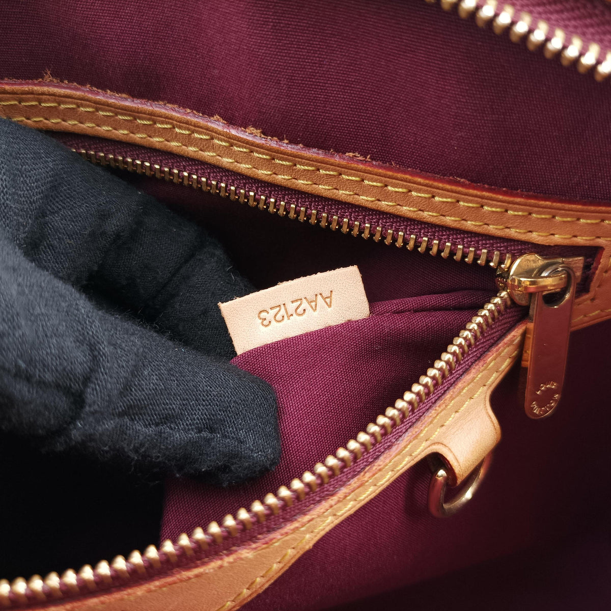 Pre-owned Louis Vuitton Brea MM AMARANTE Vernis M91619 shoulderbag | stylenewstar