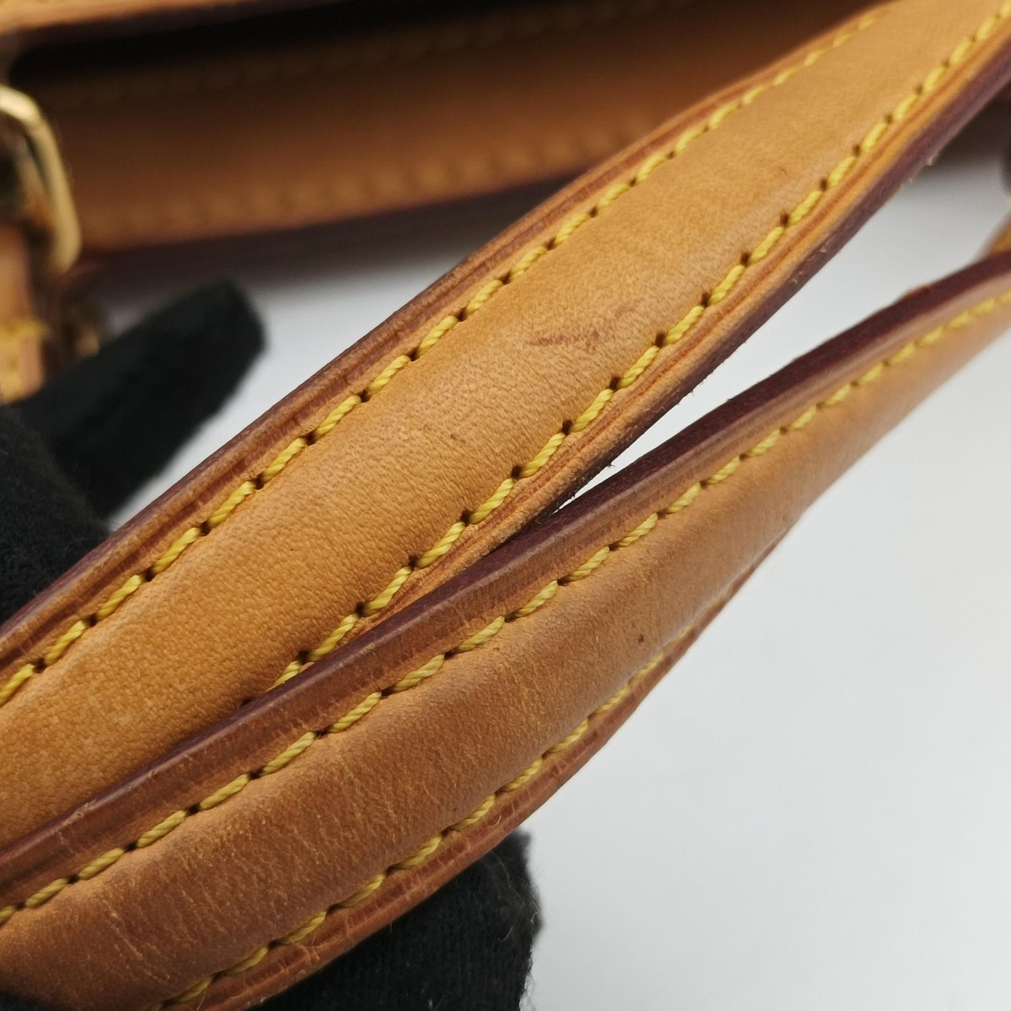 Pre-owned Louis Vuitton Brea MM AMARANTE Vernis M91619 shoulderbag | stylenewstar