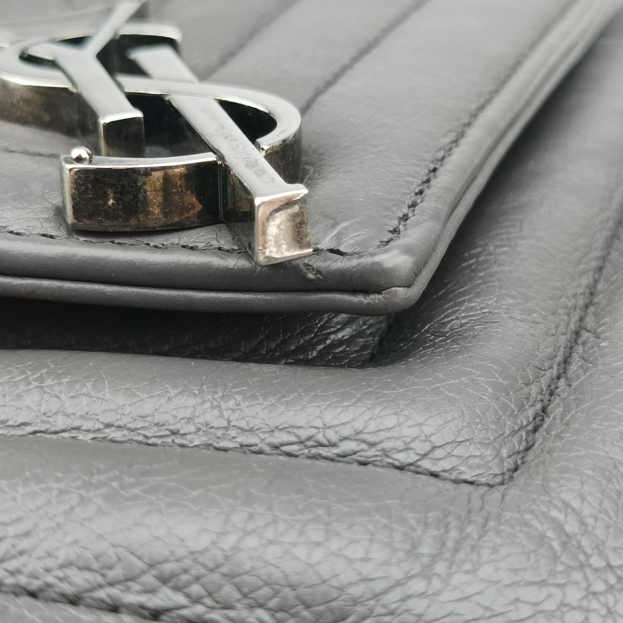 Pre-owned Yves Saint Laurent COLLEGE Grey Leather 428056 handbag | stylenewstar