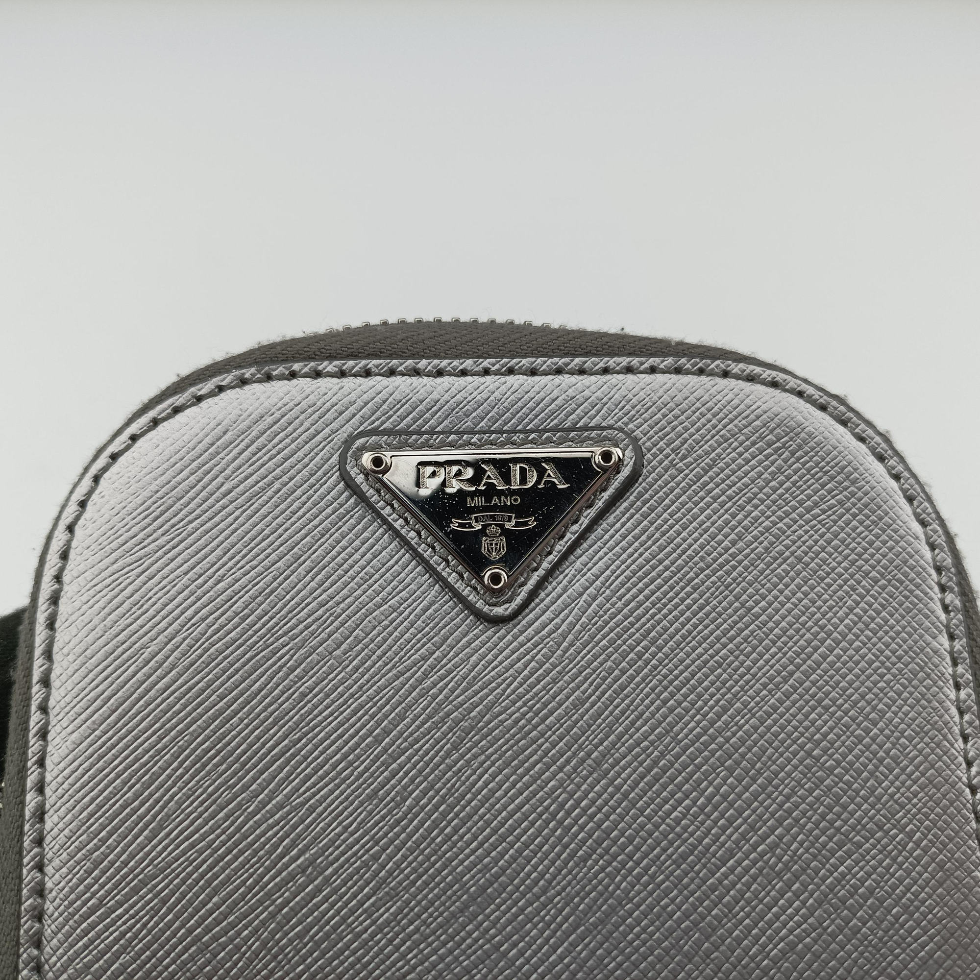 Pre-owned Prada Triangle logo Silver Saffiano Leather 1DH030 shoulderbag | stylenewstar