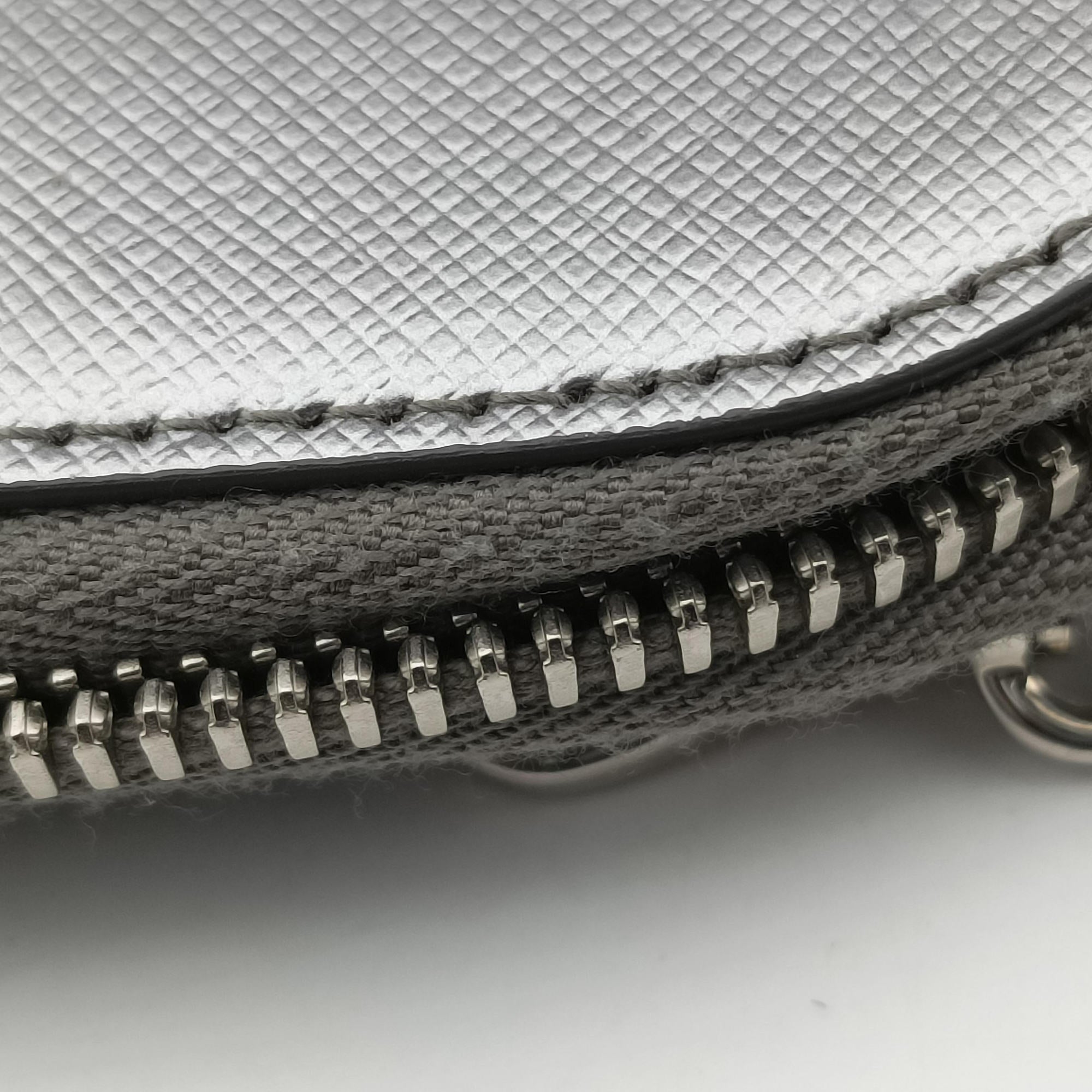 Pre-owned Prada Triangle logo Silver Saffiano Leather 1DH030 shoulderbag | stylenewstar