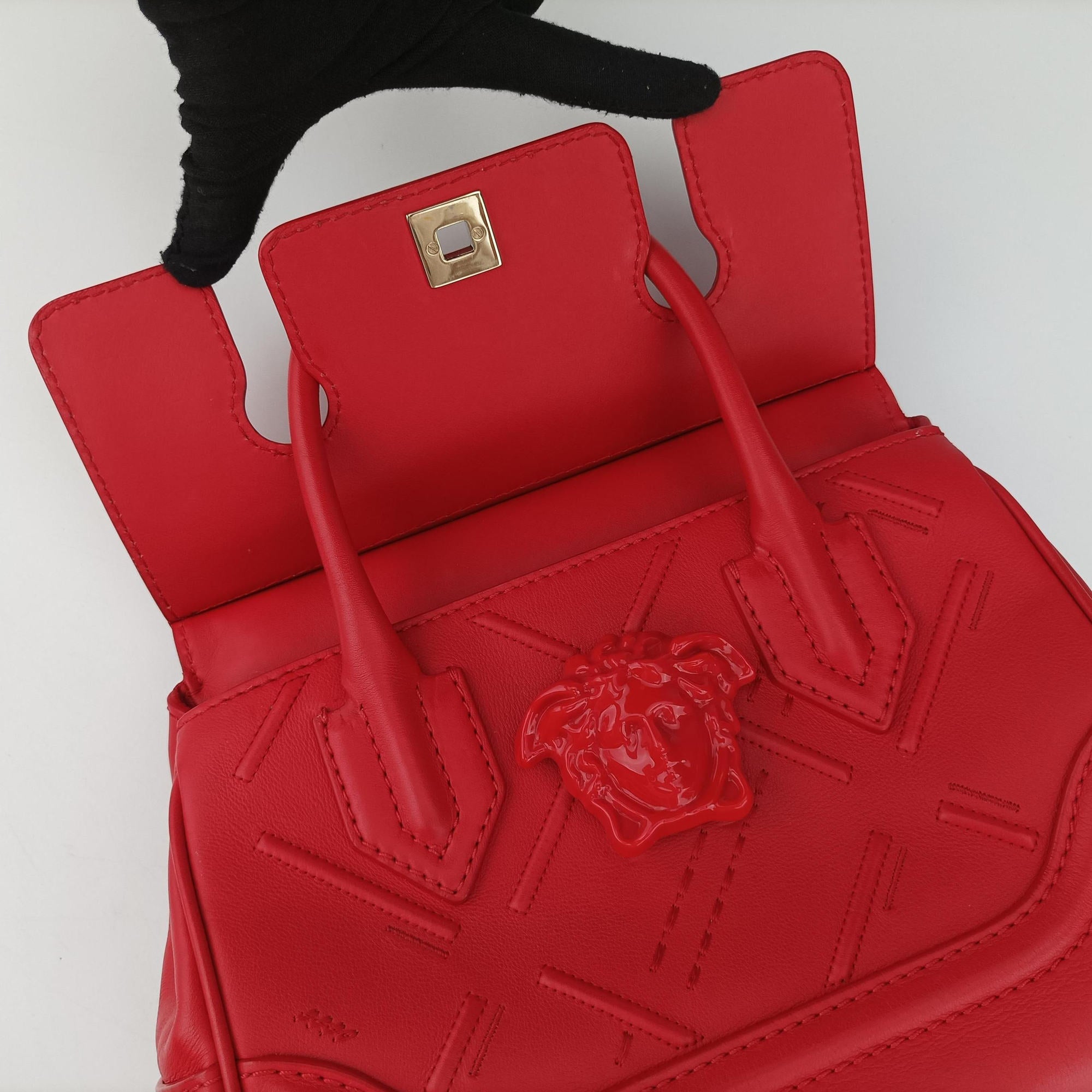 Pre-owned VERSACE Palazzo Empire Red Leather  shoulderbag | stylenewstar