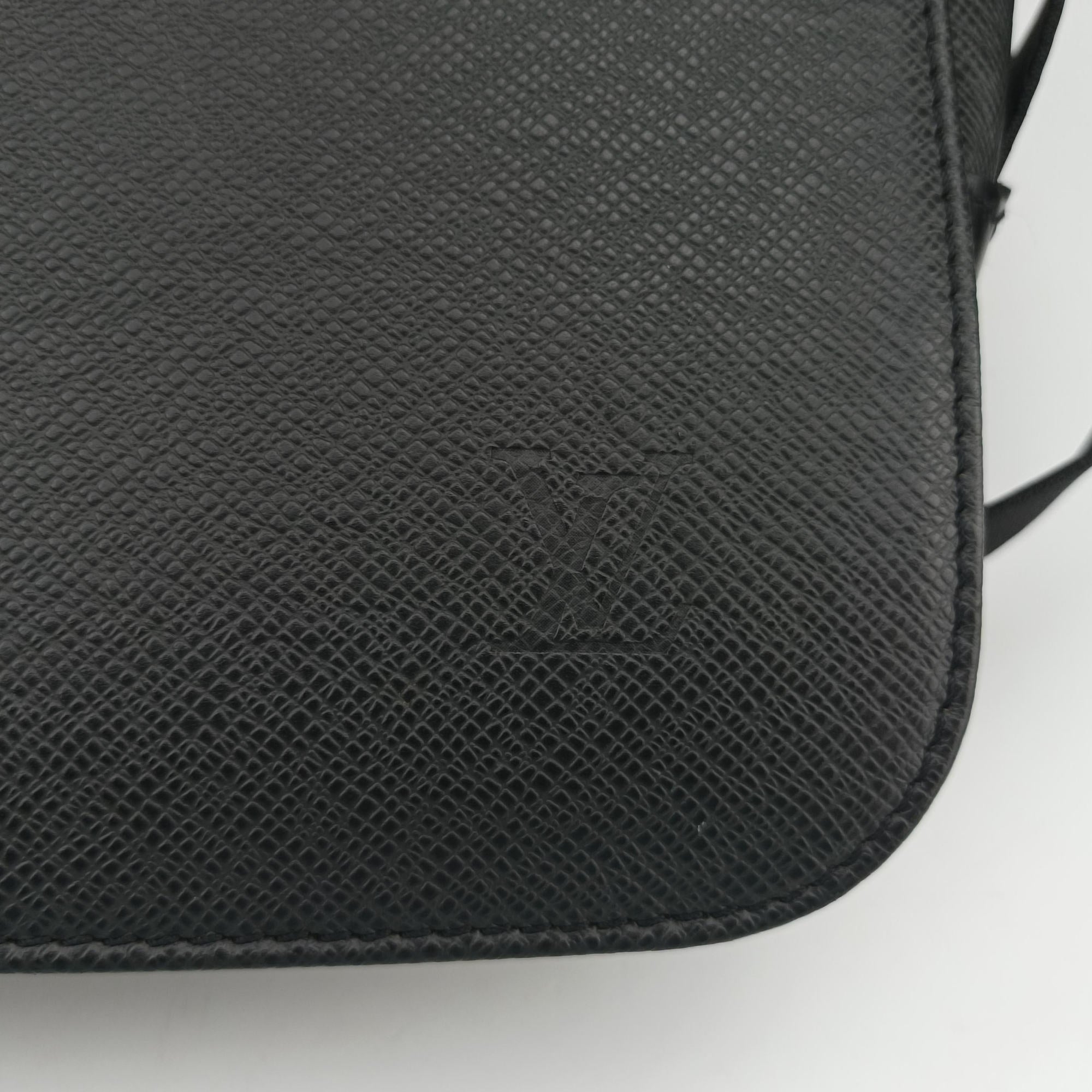 Pre-owned Louis Vuitton Viktor Ardoise Taiga x canvas M30142 crossbodybag | stylenewstar