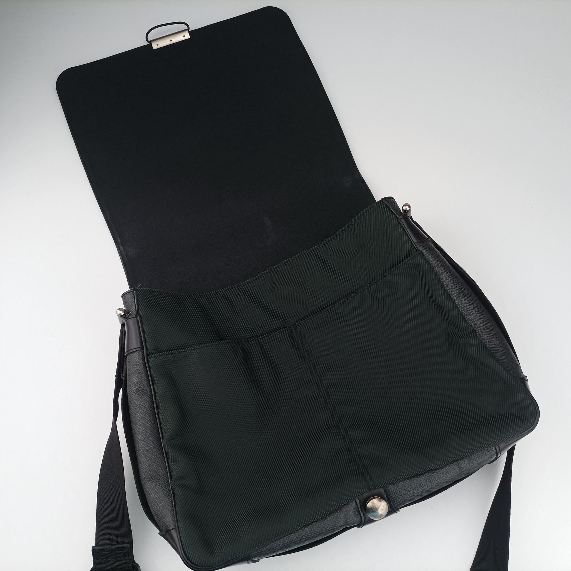 Pre-owned Louis Vuitton Viktor Ardoise Taiga x canvas M30142 crossbodybag | stylenewstar