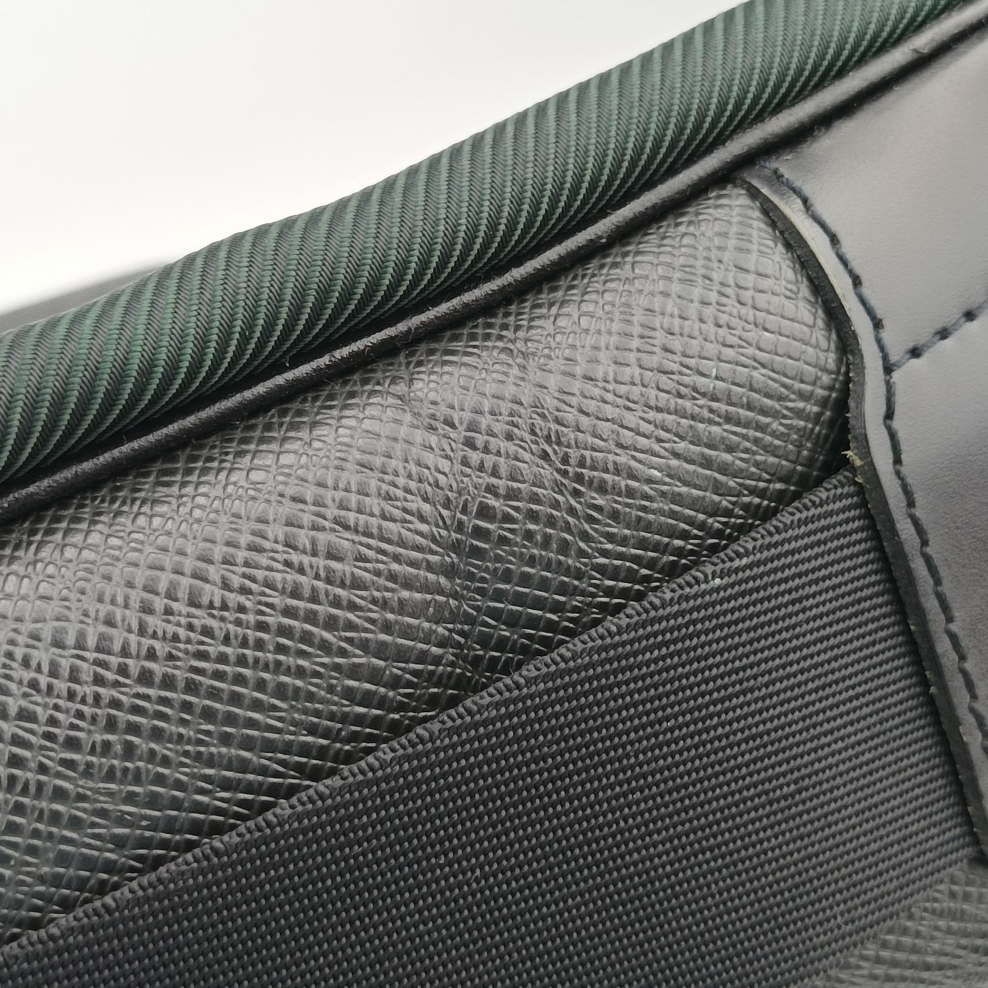 Pre-owned Louis Vuitton Viktor Ardoise Taiga x canvas M30142 crossbodybag | stylenewstar