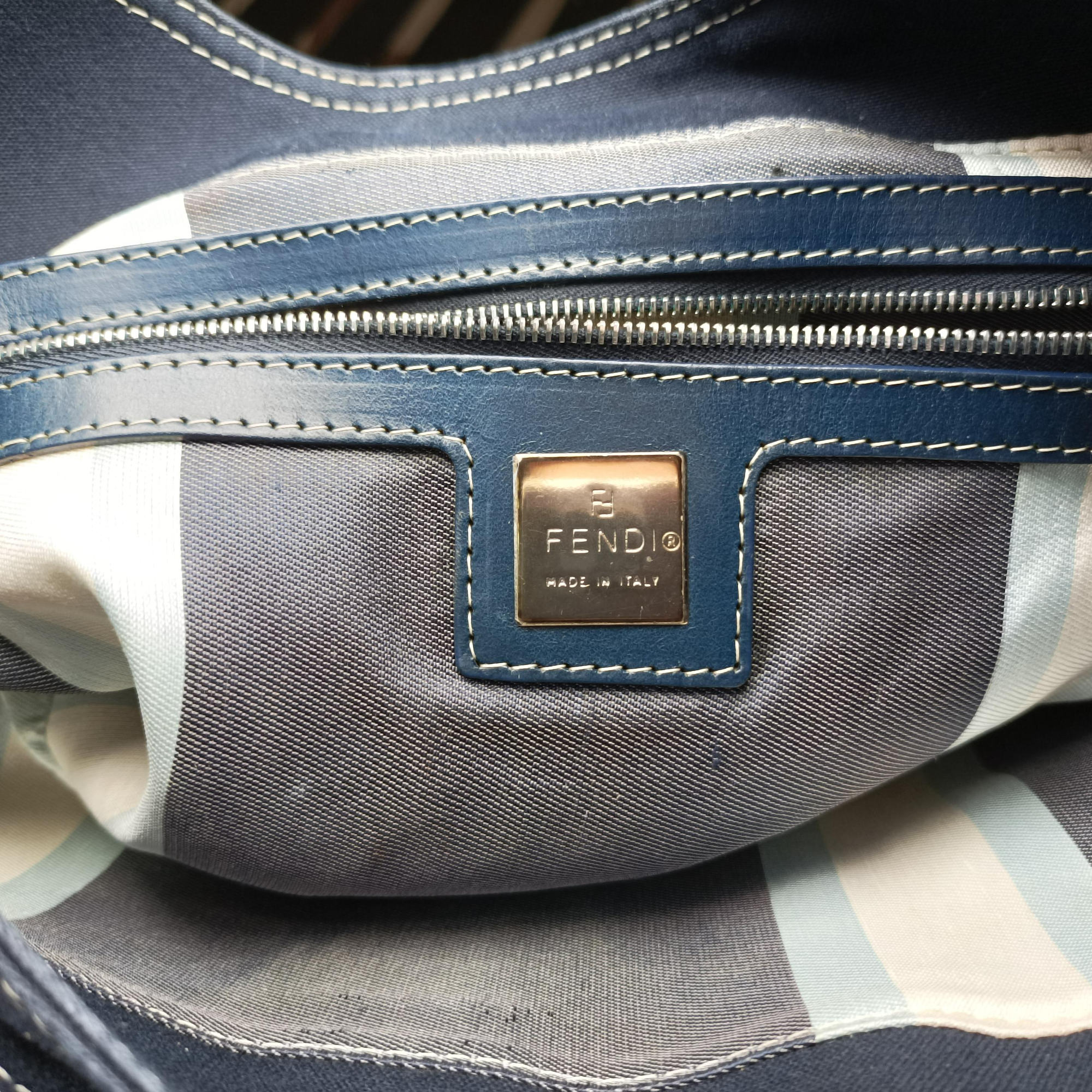 Secondhand Fendi Mamma Bucket Navy Denim 22112 shoulderbag | stylenewstar