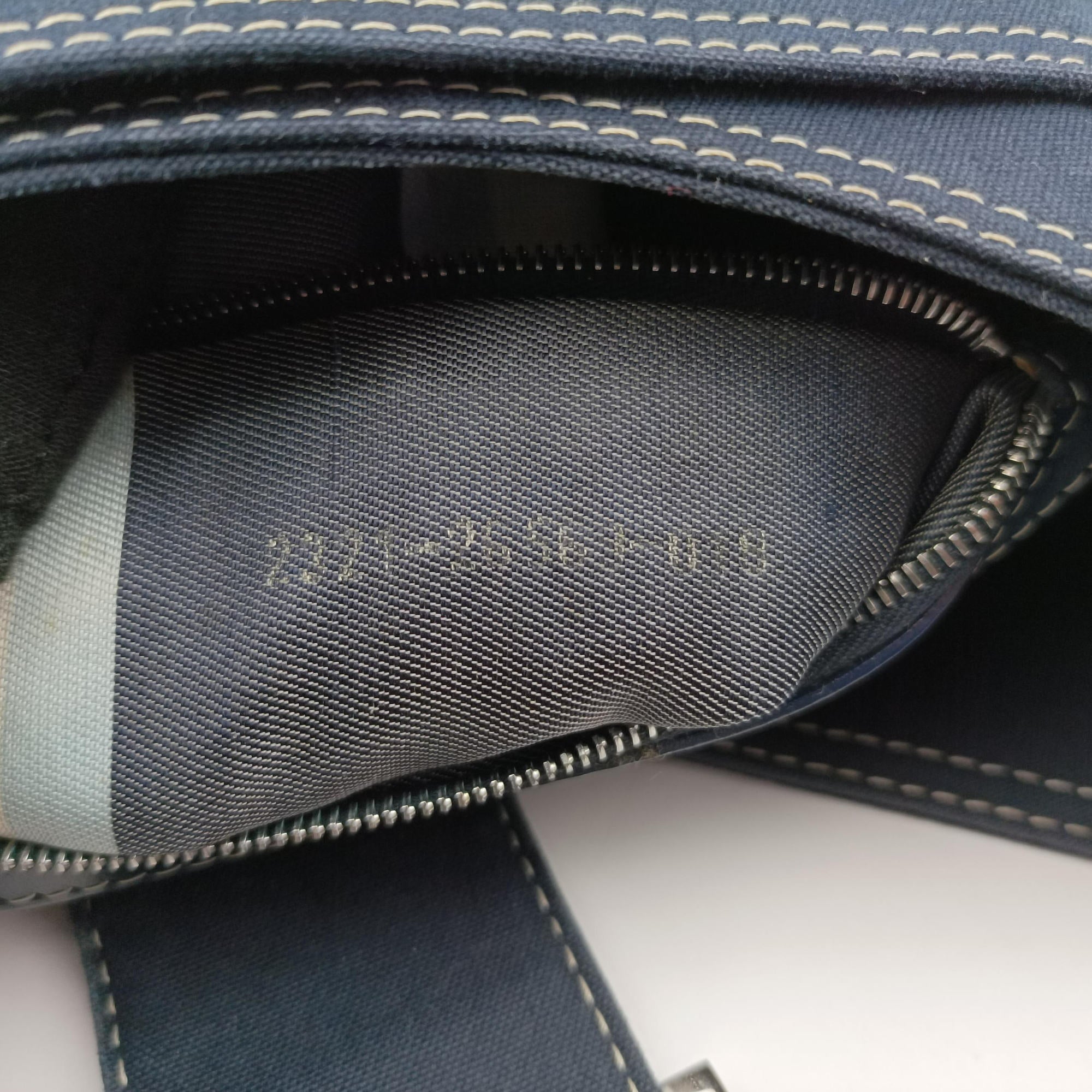 Secondhand Fendi Mamma Bucket Navy Denim 22112 shoulderbag | stylenewstar