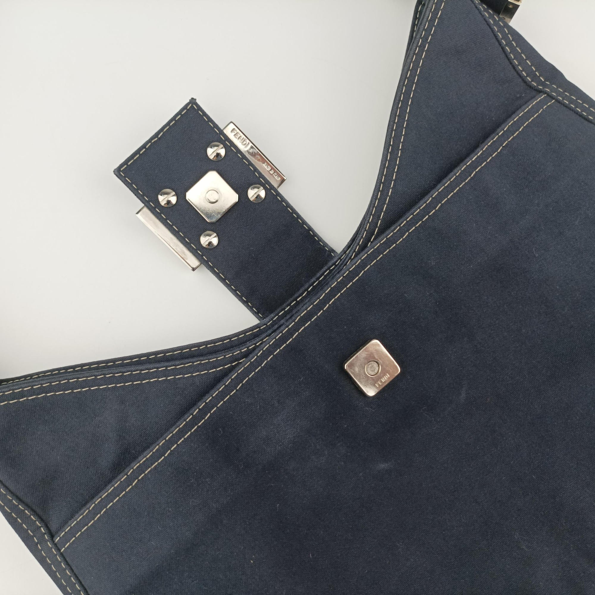 Secondhand Fendi Mamma Bucket Navy Denim 22112 shoulderbag | stylenewstar