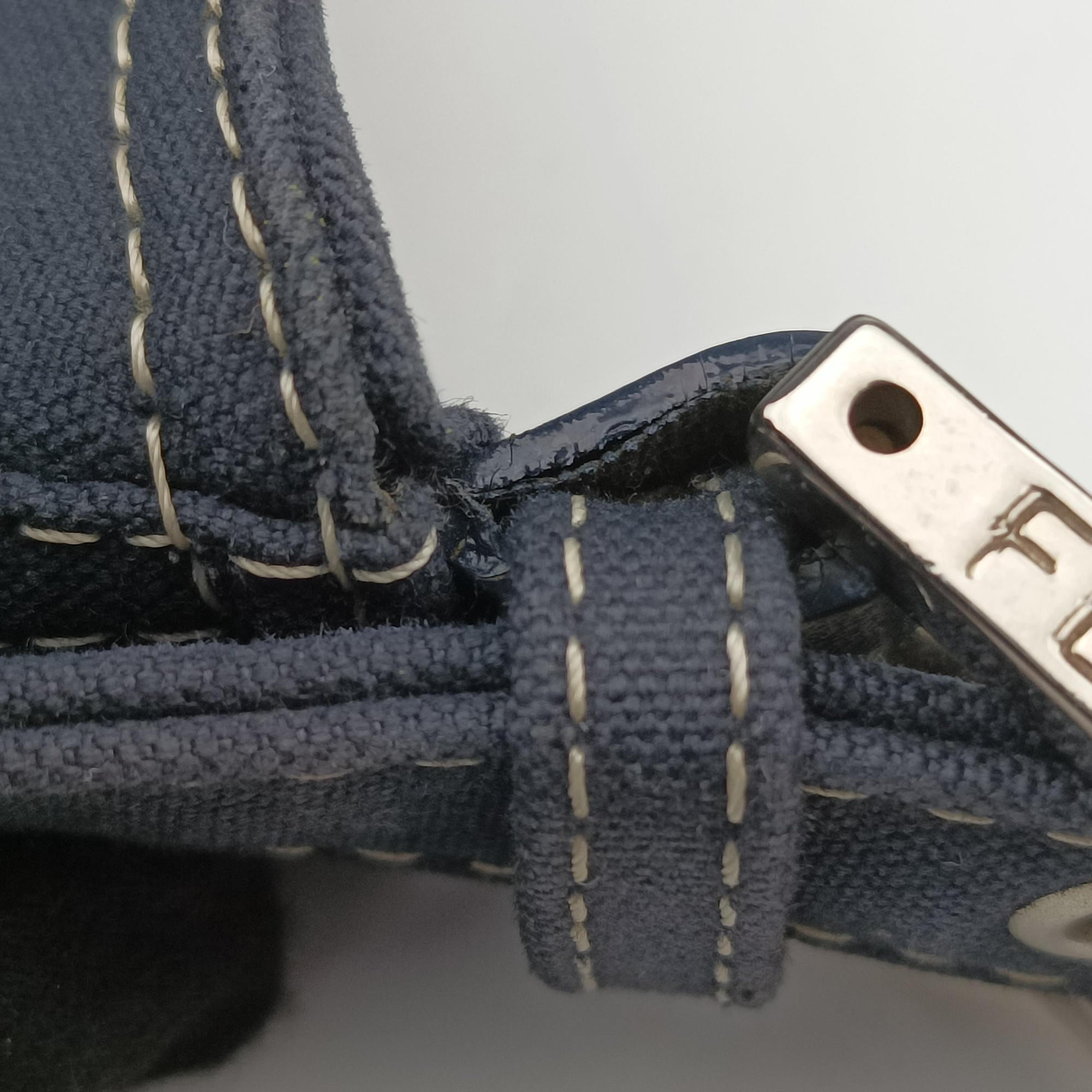 Secondhand Fendi Mamma Bucket Navy Denim 22112 shoulderbag | stylenewstar