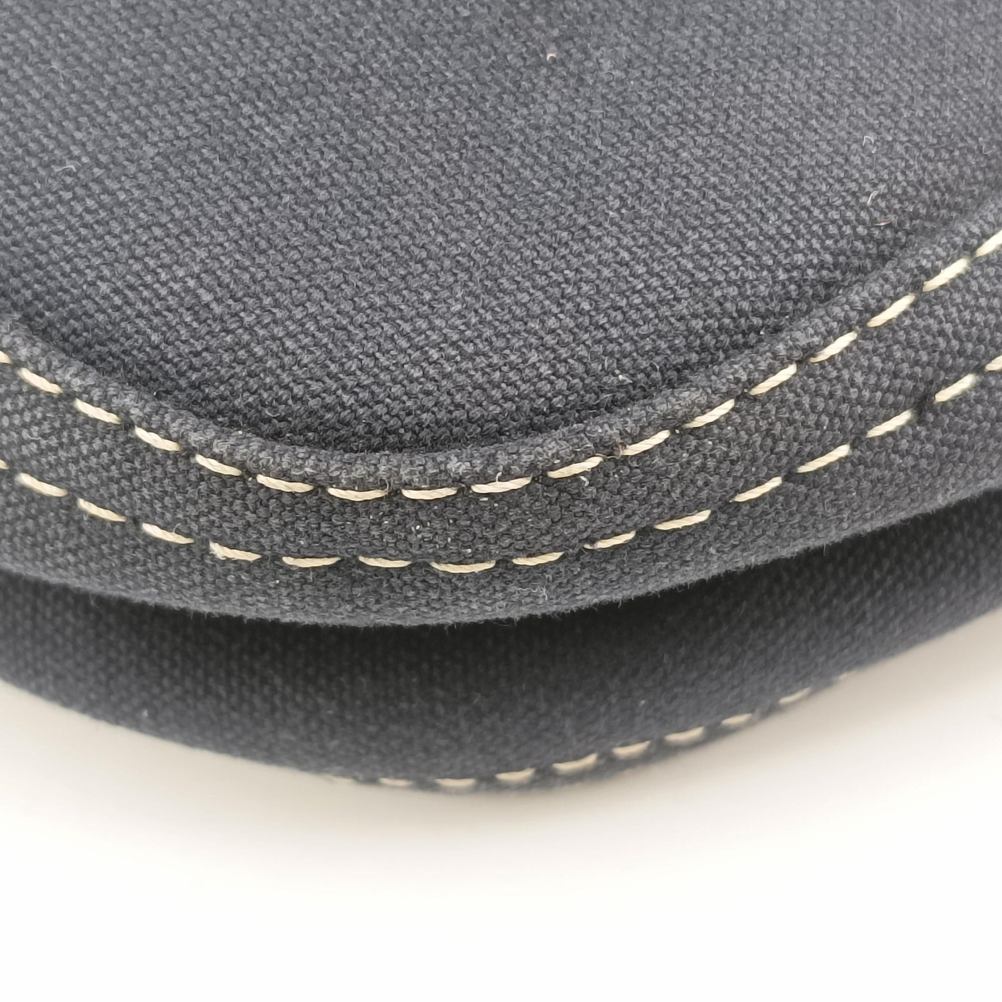 Secondhand Fendi Mamma Bucket Navy Denim 22112 shoulderbag | stylenewstar
