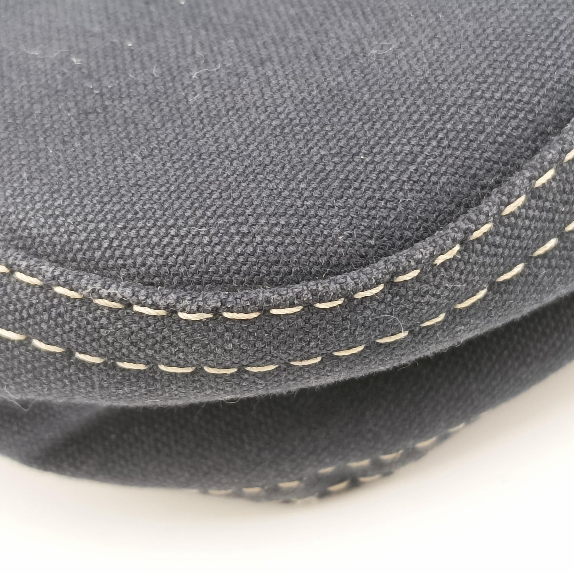 Secondhand Fendi Mamma Bucket Navy Denim 22112 shoulderbag | stylenewstar