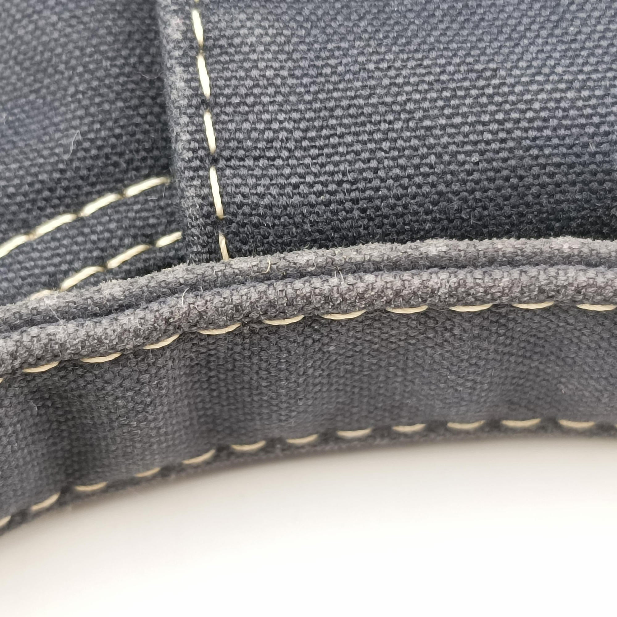 Secondhand Fendi Mamma Bucket Navy Denim 22112 shoulderbag | stylenewstar