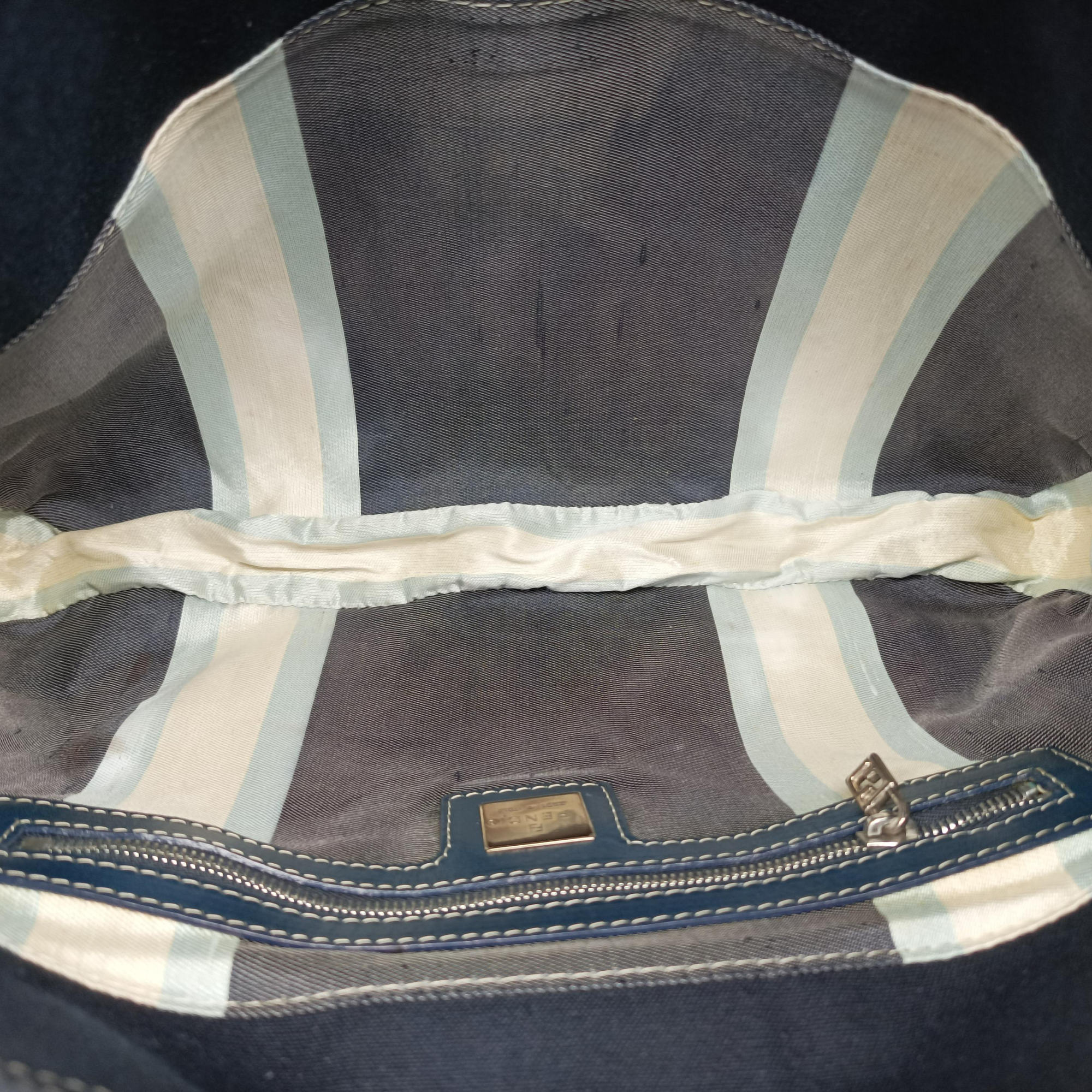 Secondhand Fendi Mamma Bucket Navy Denim 22112 shoulderbag | stylenewstar