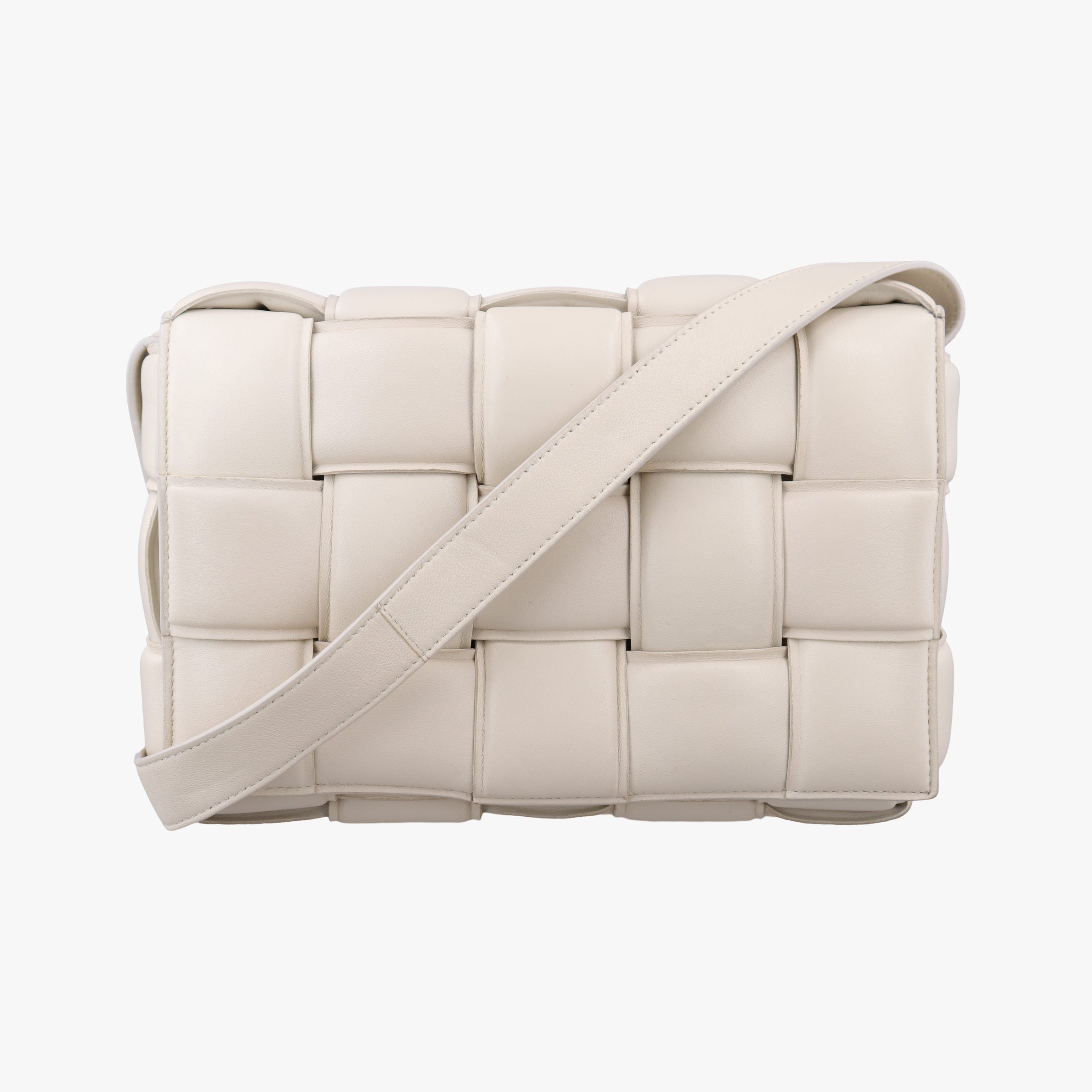 Pre-owned Bottega Veneta Padded CASSETTE White lambskin  shoulderbag | stylenewstar
