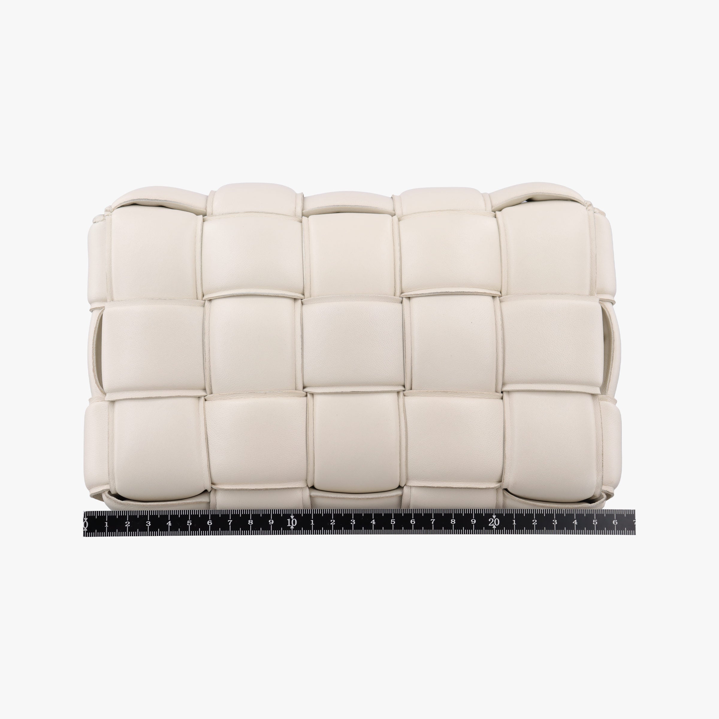 Pre-owned Bottega Veneta Padded CASSETTE White lambskin  shoulderbag | stylenewstar