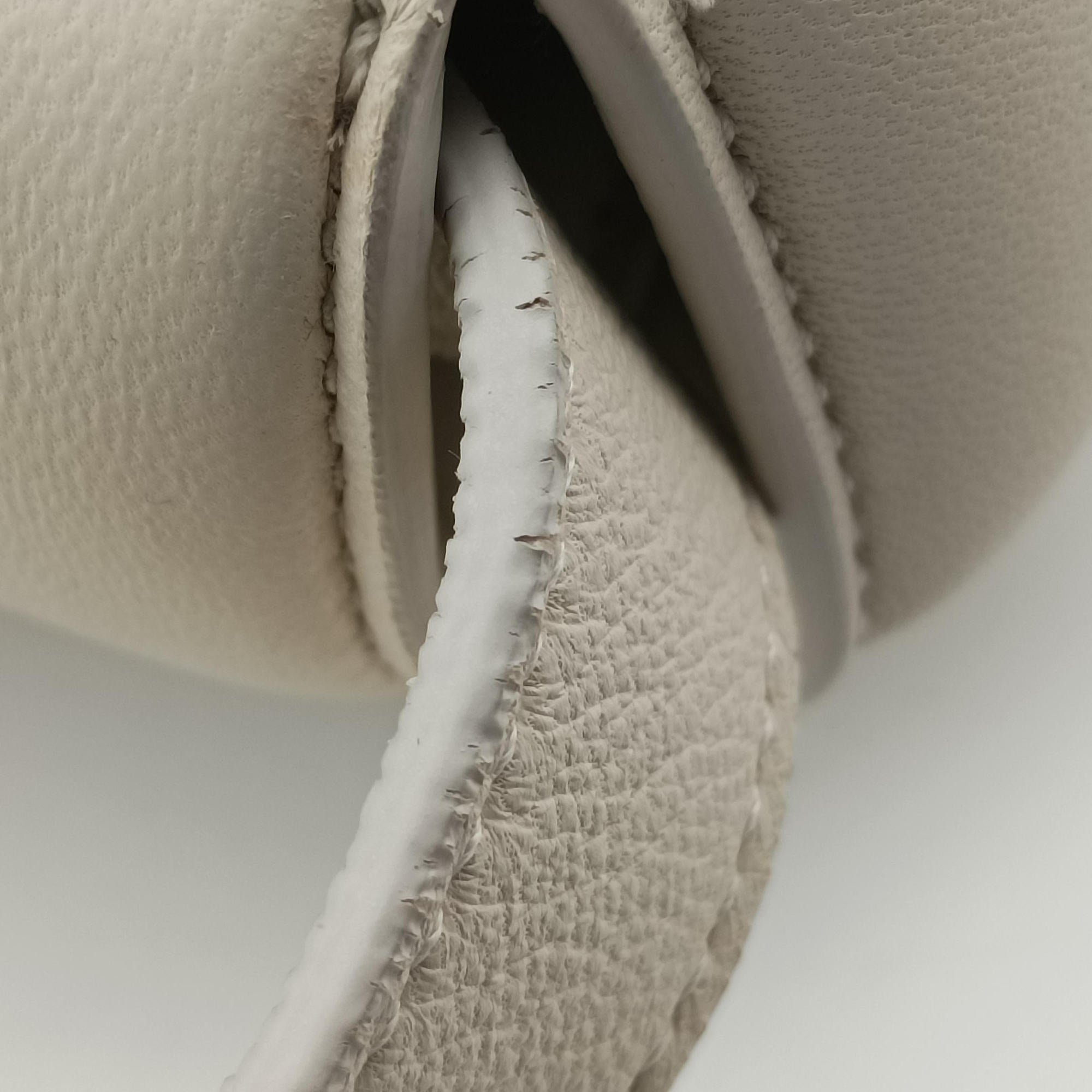 Pre-owned Bottega Veneta Padded CASSETTE White lambskin  shoulderbag | stylenewstar
