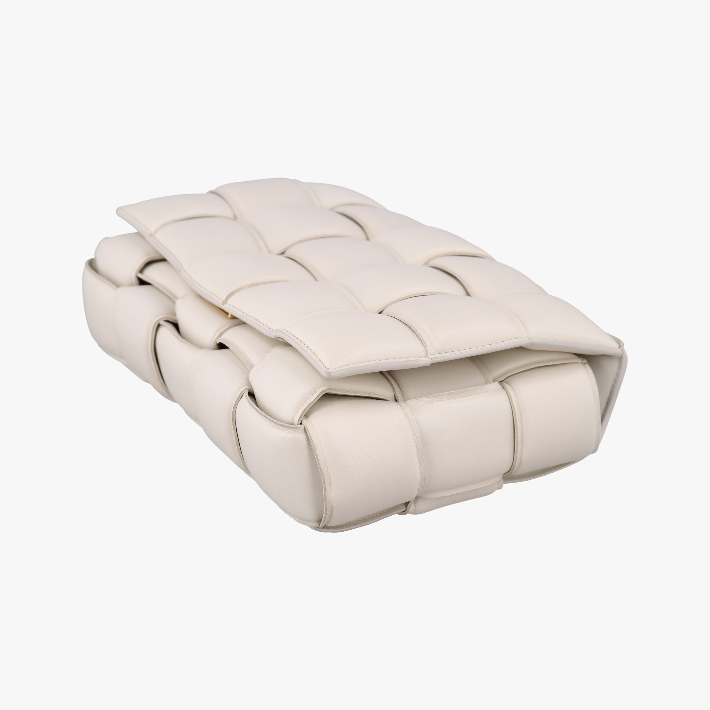 Pre-owned Bottega Veneta Padded CASSETTE White lambskin  shoulderbag | stylenewstar