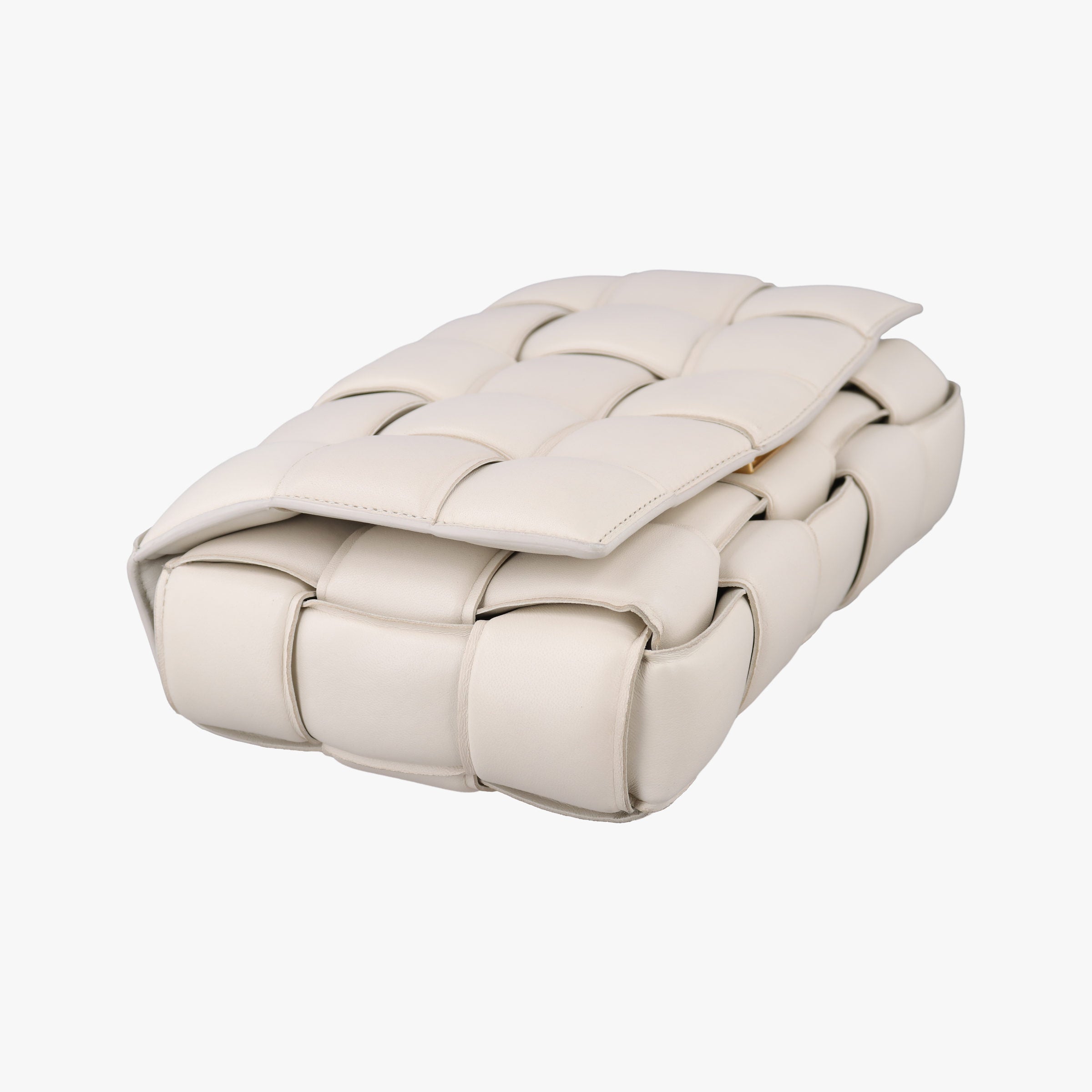 Pre-owned Bottega Veneta Padded CASSETTE White lambskin  shoulderbag | stylenewstar