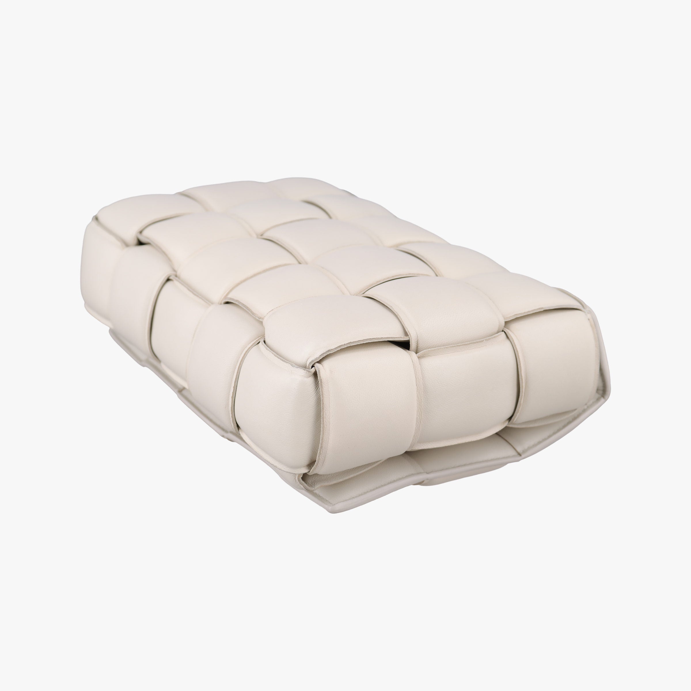 Pre-owned Bottega Veneta Padded CASSETTE White lambskin  shoulderbag | stylenewstar