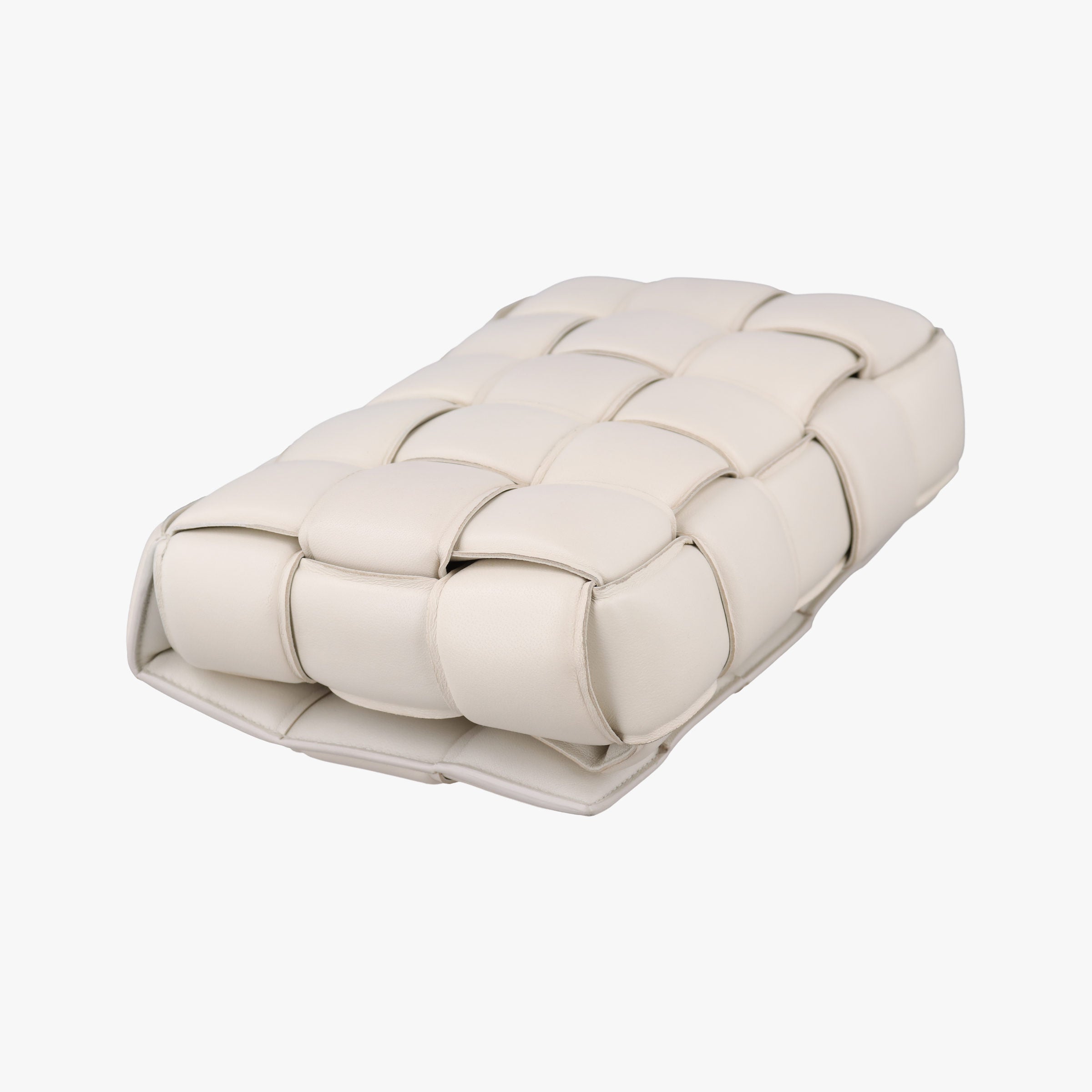 Pre-owned Bottega Veneta Padded CASSETTE White lambskin  shoulderbag | stylenewstar