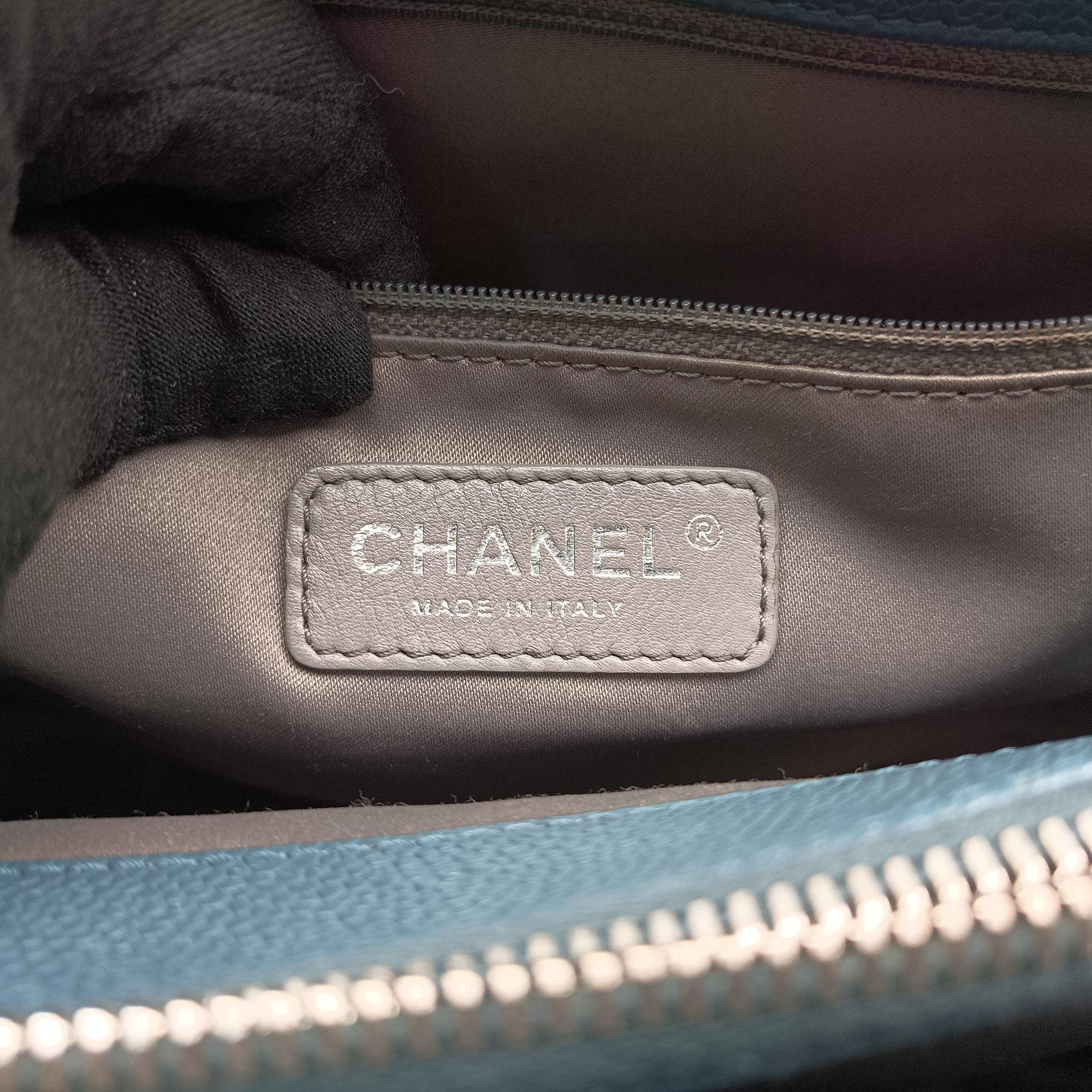 Secondhand Chanel Matelasse Cocomark GST Blue caviar skin A50995 shoulderbag | stylenewstar