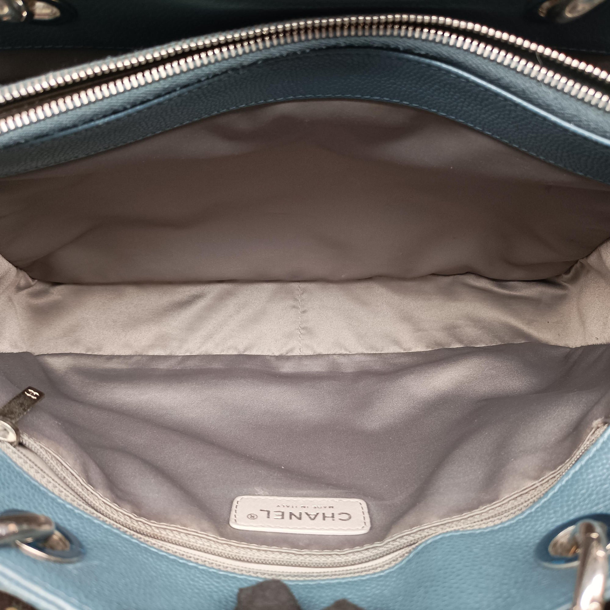 Secondhand Chanel Matelasse Cocomark GST Blue caviar skin A50995 shoulderbag | stylenewstar