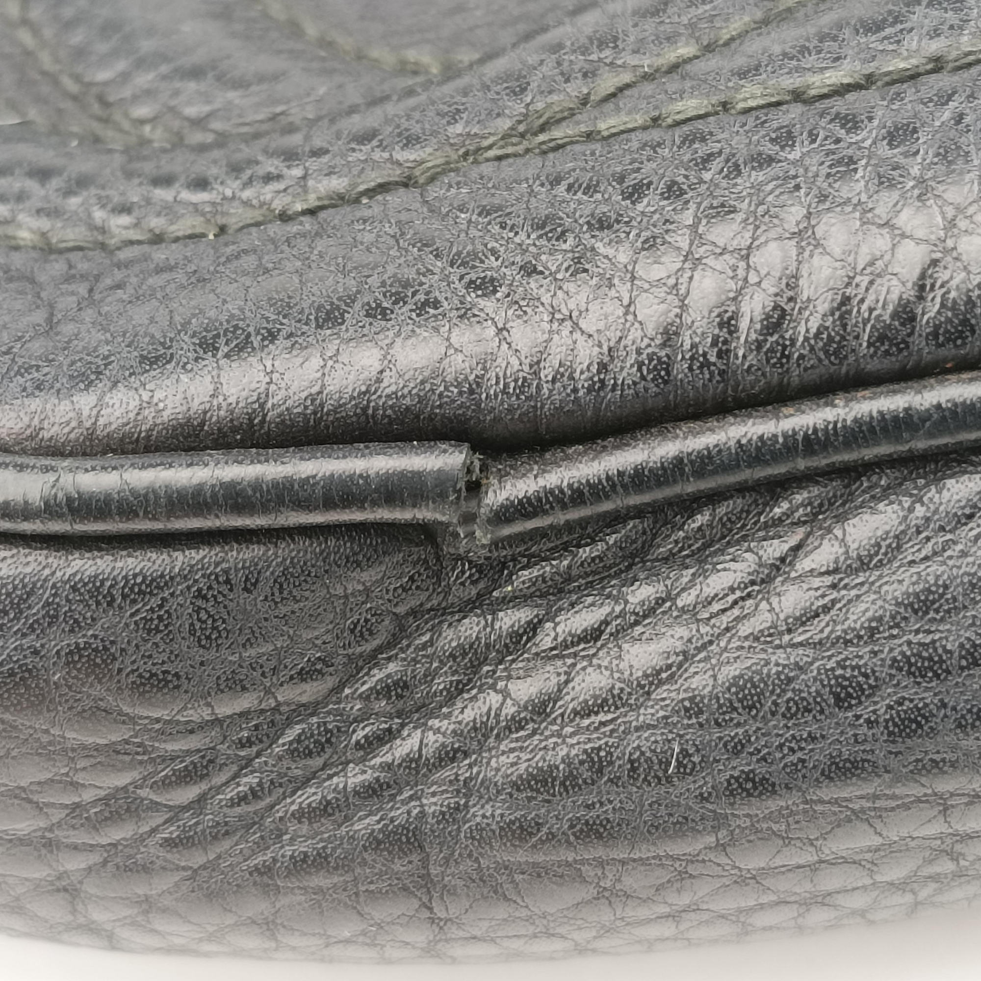 Pre-owned Gucci Soho Black Leather 353965 shoulderbag | stylenewstar