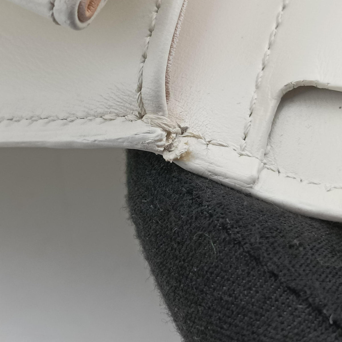 Secondhand Delvaux Brillon MM
 White Leather  shoulderbag | stylenewstar