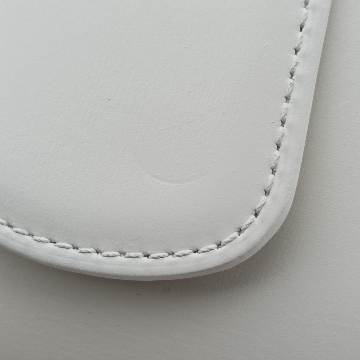 Secondhand Delvaux Brillon MM
 White Leather  shoulderbag | stylenewstar