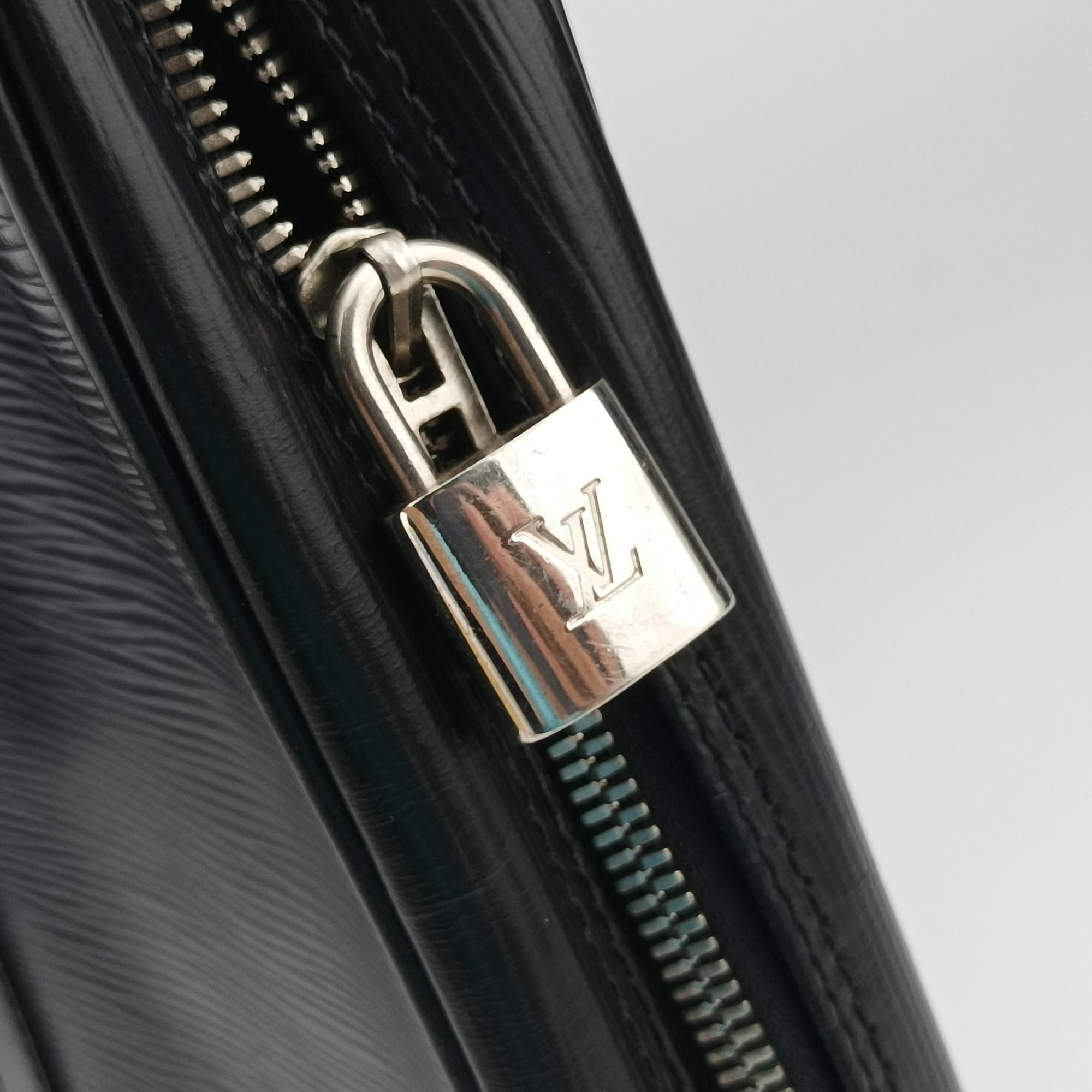 Vintage Louis Vuitton Porto Document Voyage Noir Epi M59162 handbag | stylenewstar