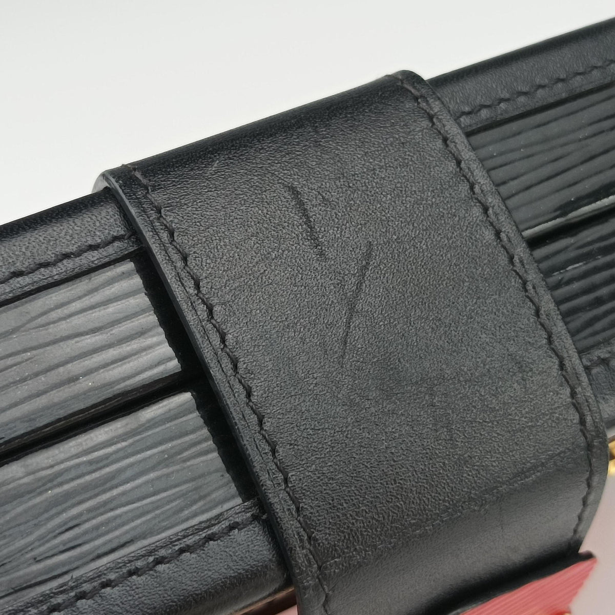 Pre-owned Louis Vuitton PETITE MALLE Noir×COQUELICOT epi×Leather M54651 shoulderbag | stylenewstar