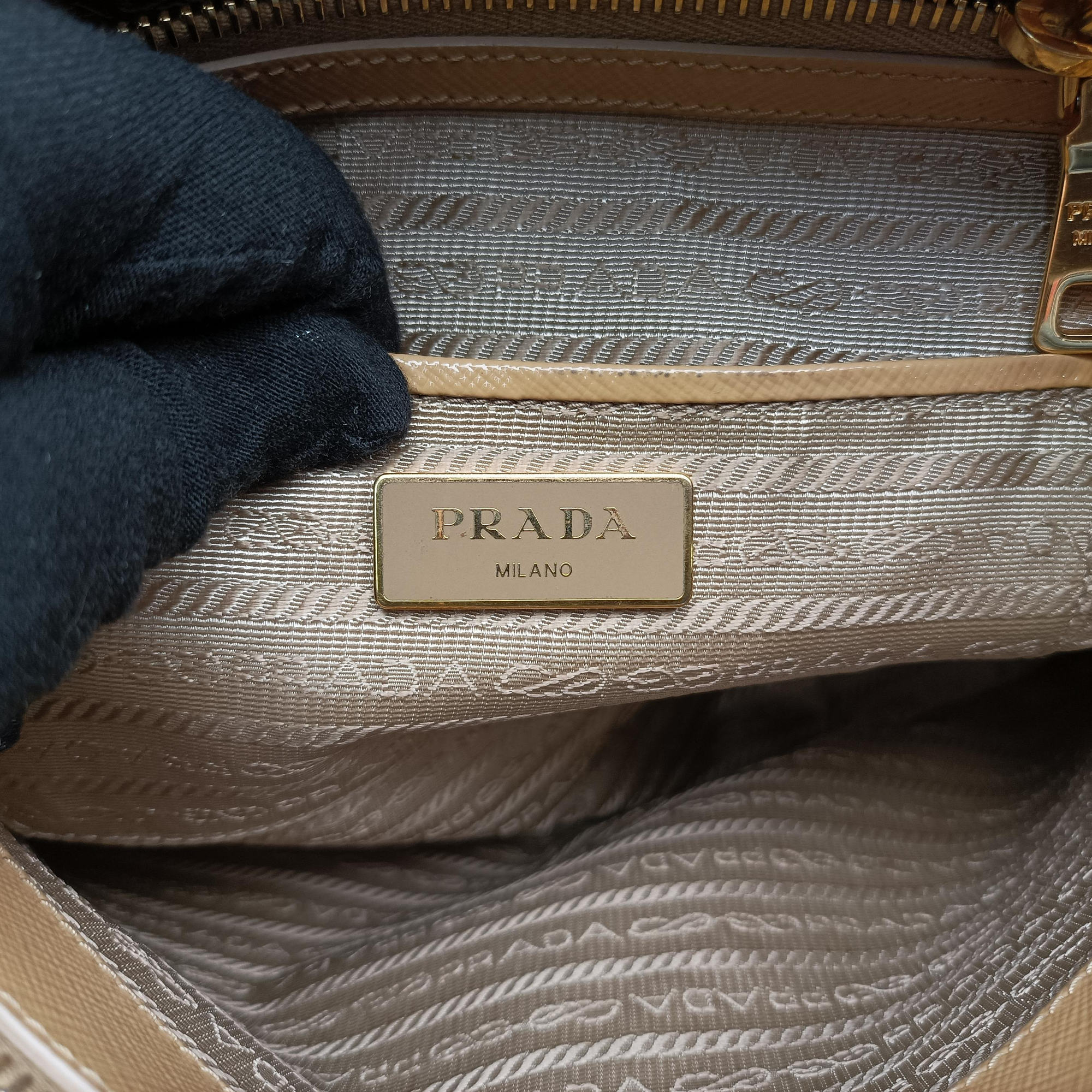 Pre-owned Prada Pyramid Beige Patent BL0808 handbag | stylenewstar