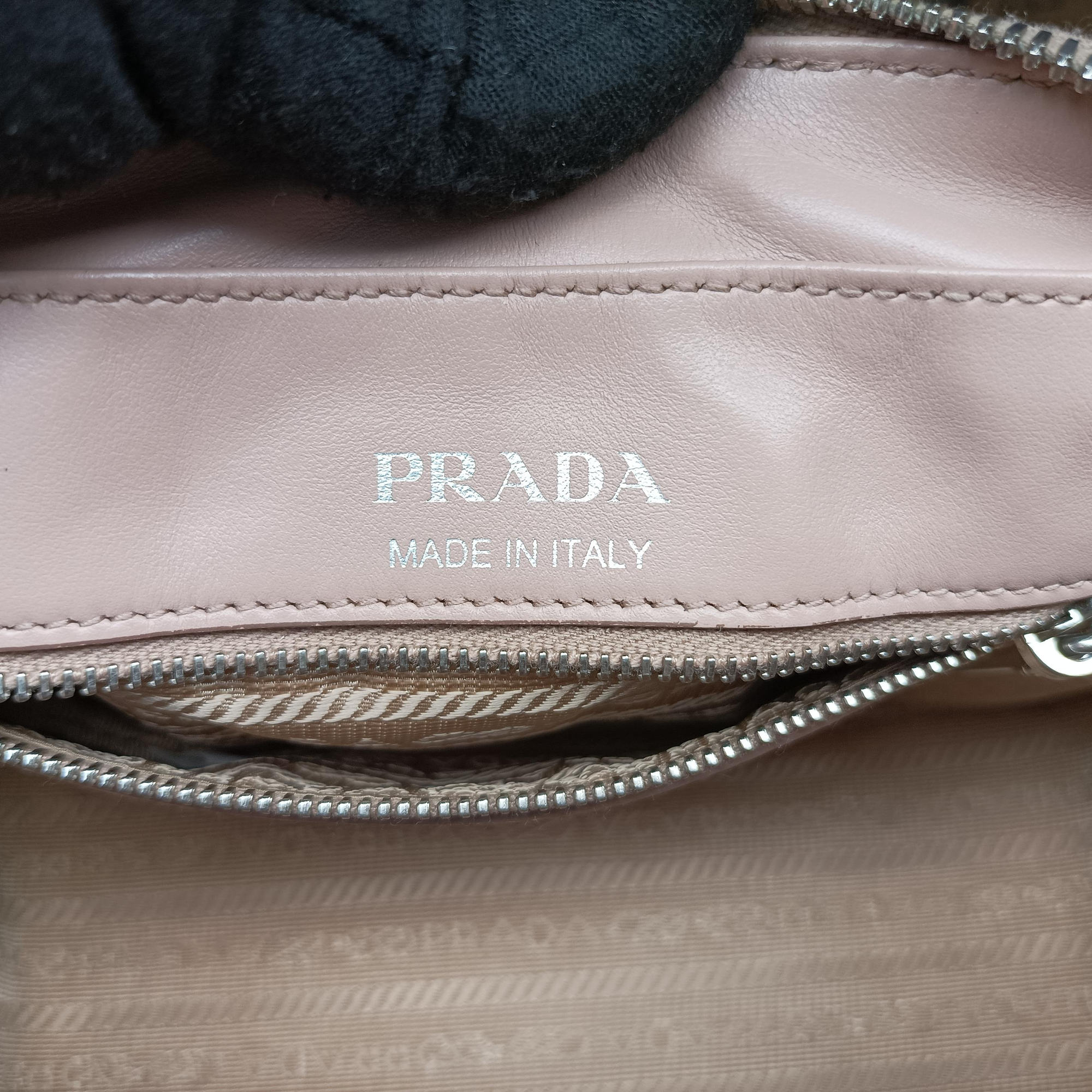 Secondhand Prada Diagramme Pink Leather 1BH084 shoulderbag | stylenewstar