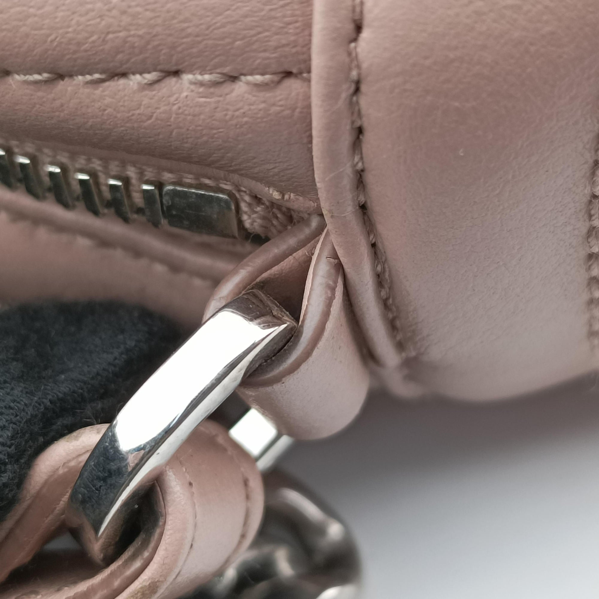 Secondhand Prada Diagramme Pink Leather 1BH084 shoulderbag | stylenewstar