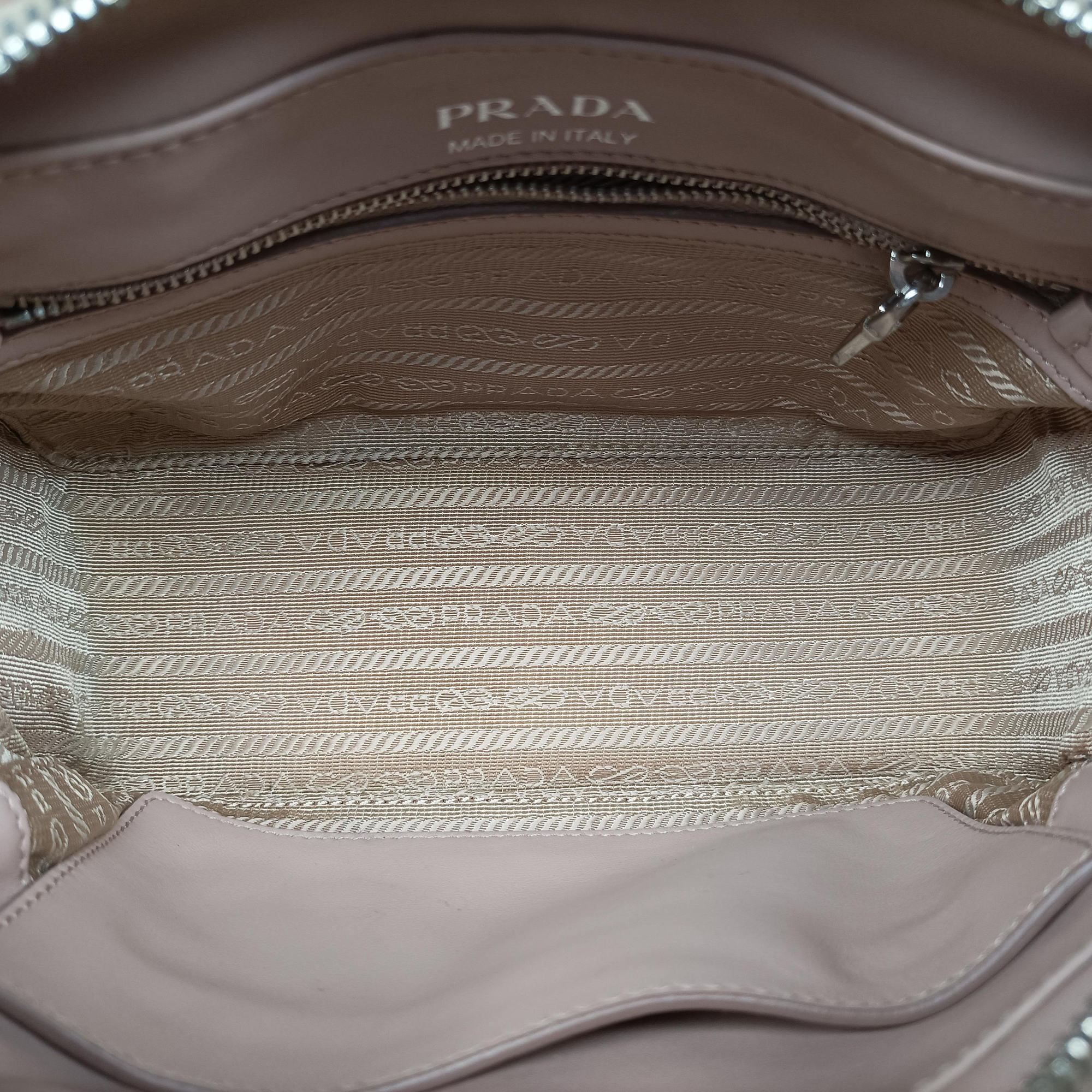 Secondhand Prada Diagramme Pink Leather 1BH084 shoulderbag | stylenewstar
