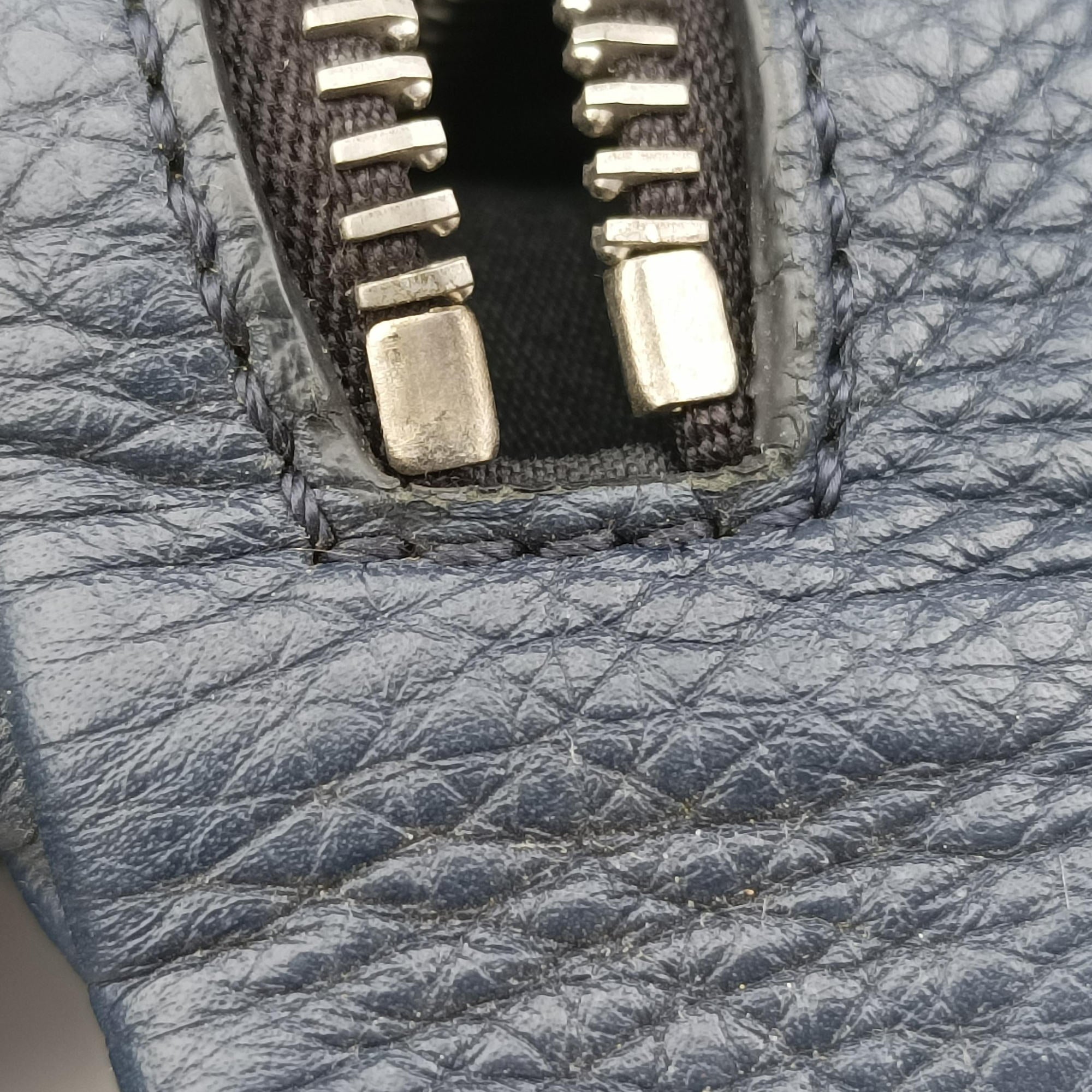 Secondhand Fendi Pecan AMOR Logo Navy Leather 7VA446 bum bag/waist bag | stylenewstar