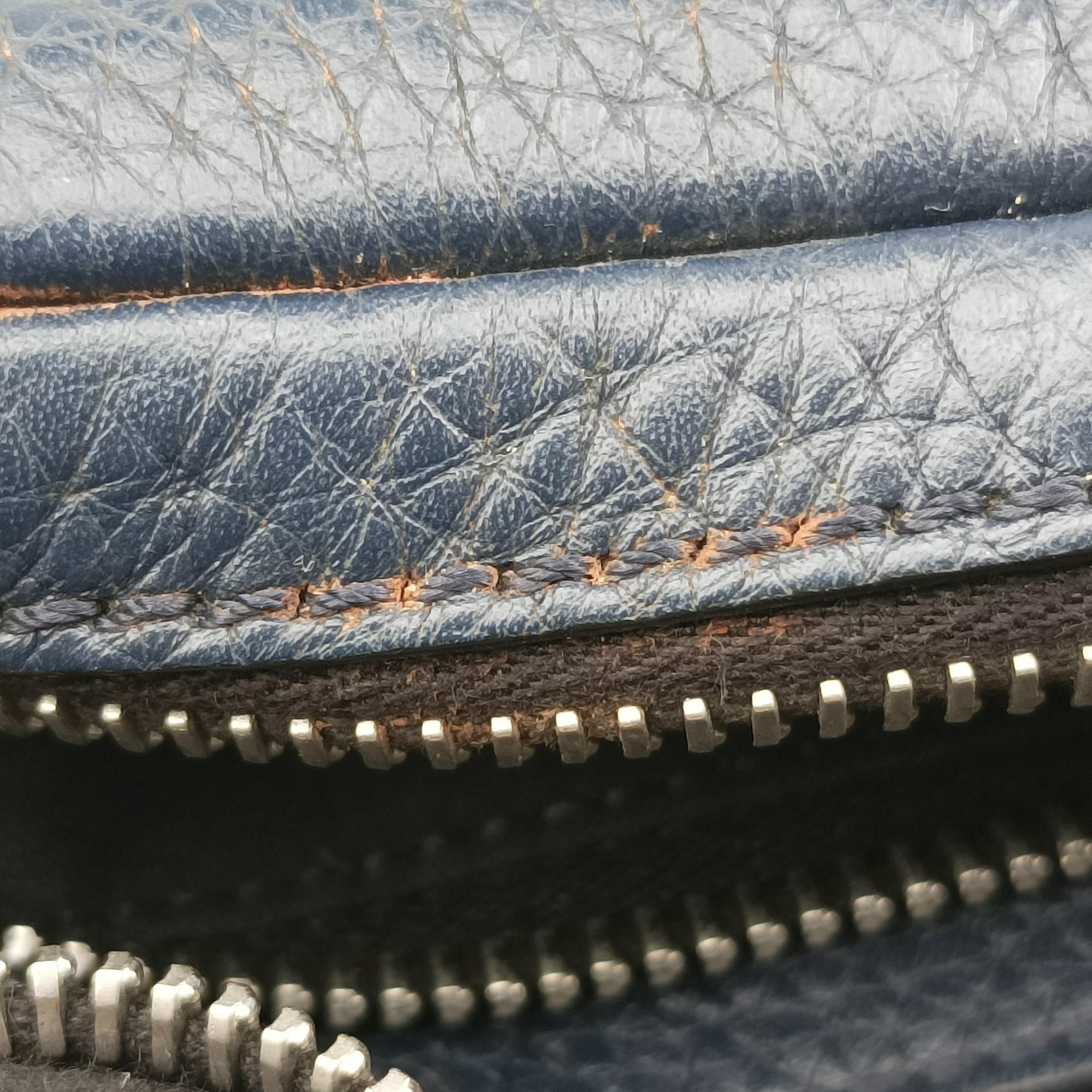 Secondhand Fendi Pecan AMOR Logo Navy Leather 7VA446 bum bag/waist bag | stylenewstar