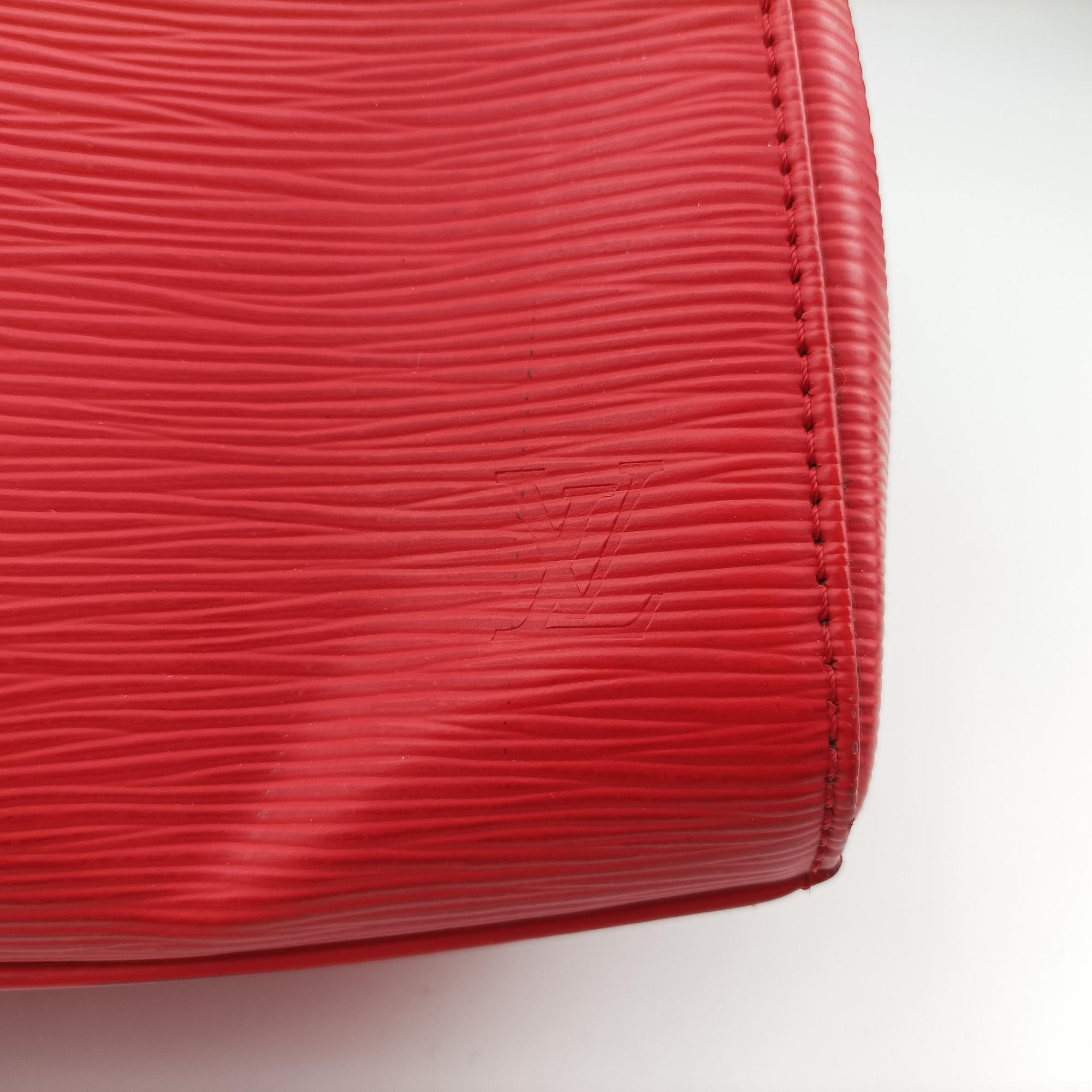 Pre-owned Louis Vuitton Brea MM Rubis Epi M4030E shoulderbag | stylenewstar