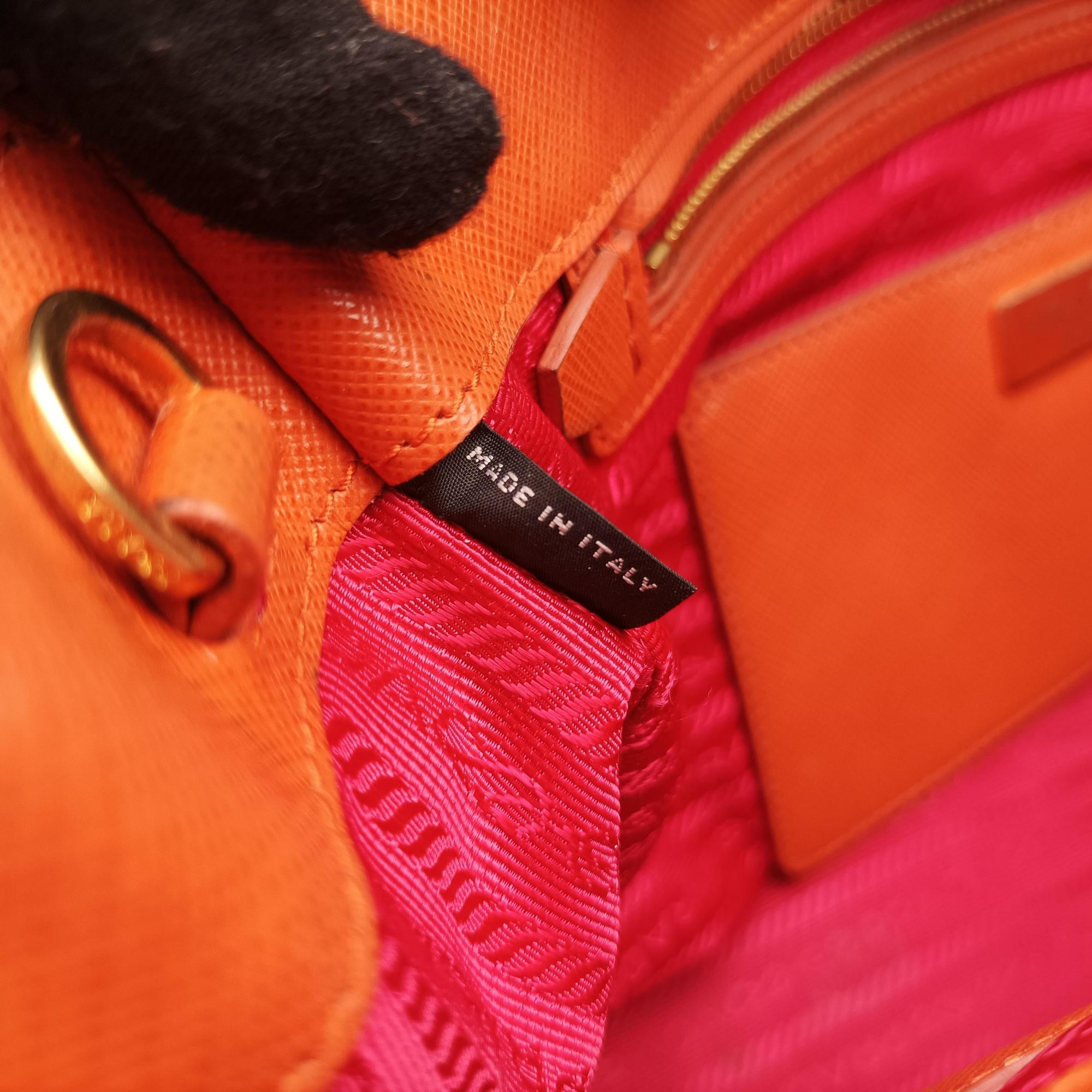 Pre-owned Prada Galleria Orange×red SAFFIANO Leather BN1844 clutchbag | stylenewstar