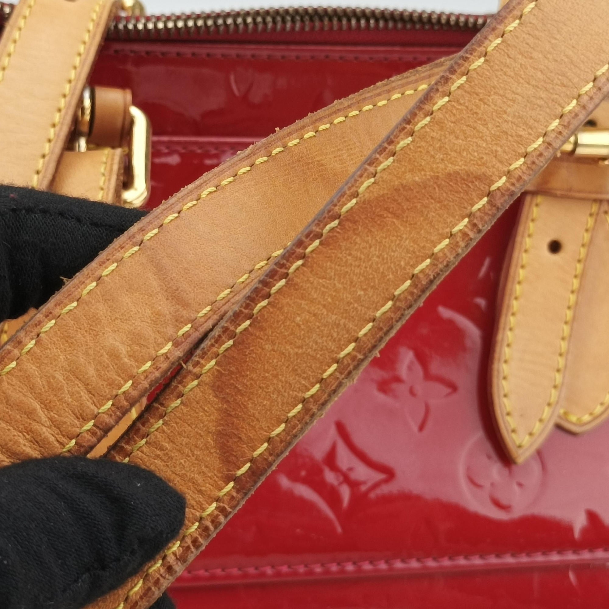 Pre-owned Louis Vuitton Rosewood Avenue POMME D’AMOUR Vernis M93507 shoulderbag | stylenewstar