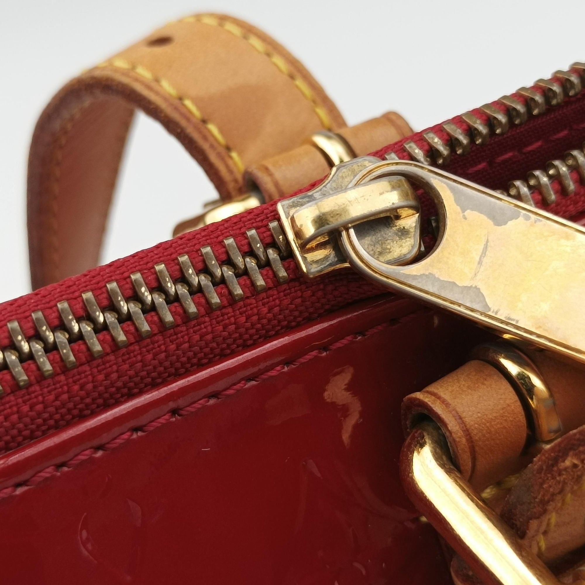 Pre-owned Louis Vuitton Rosewood Avenue POMME D’AMOUR Vernis M93507 shoulderbag | stylenewstar