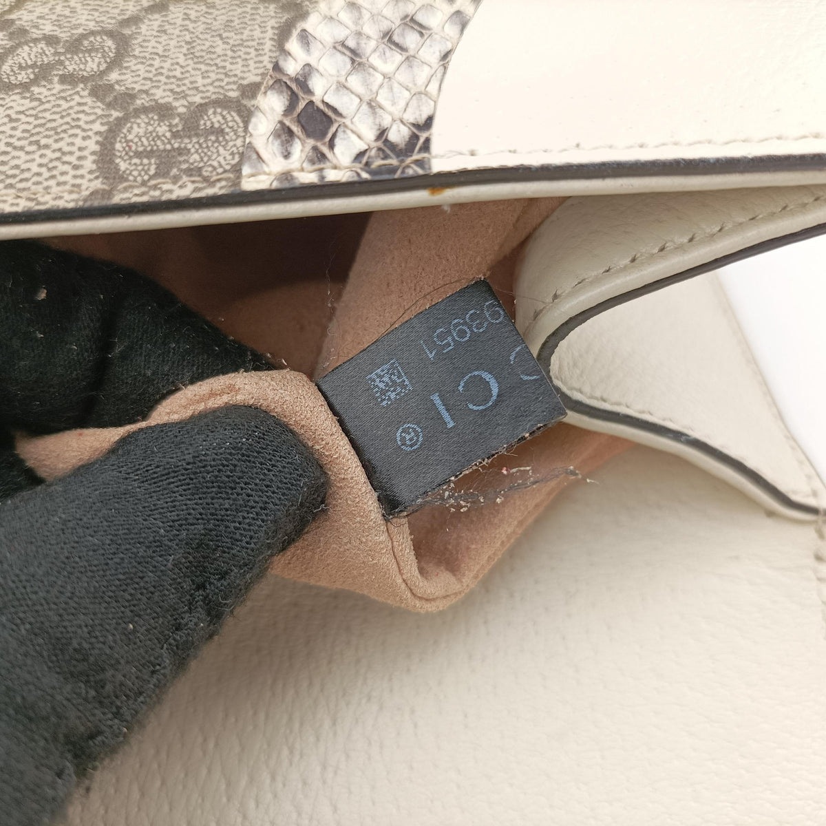 Secondhand Gucci Padlock Beige×White×Multi Leather × Coated Canvas × Snakeskin 432182 shoulderbag | stylenewstar