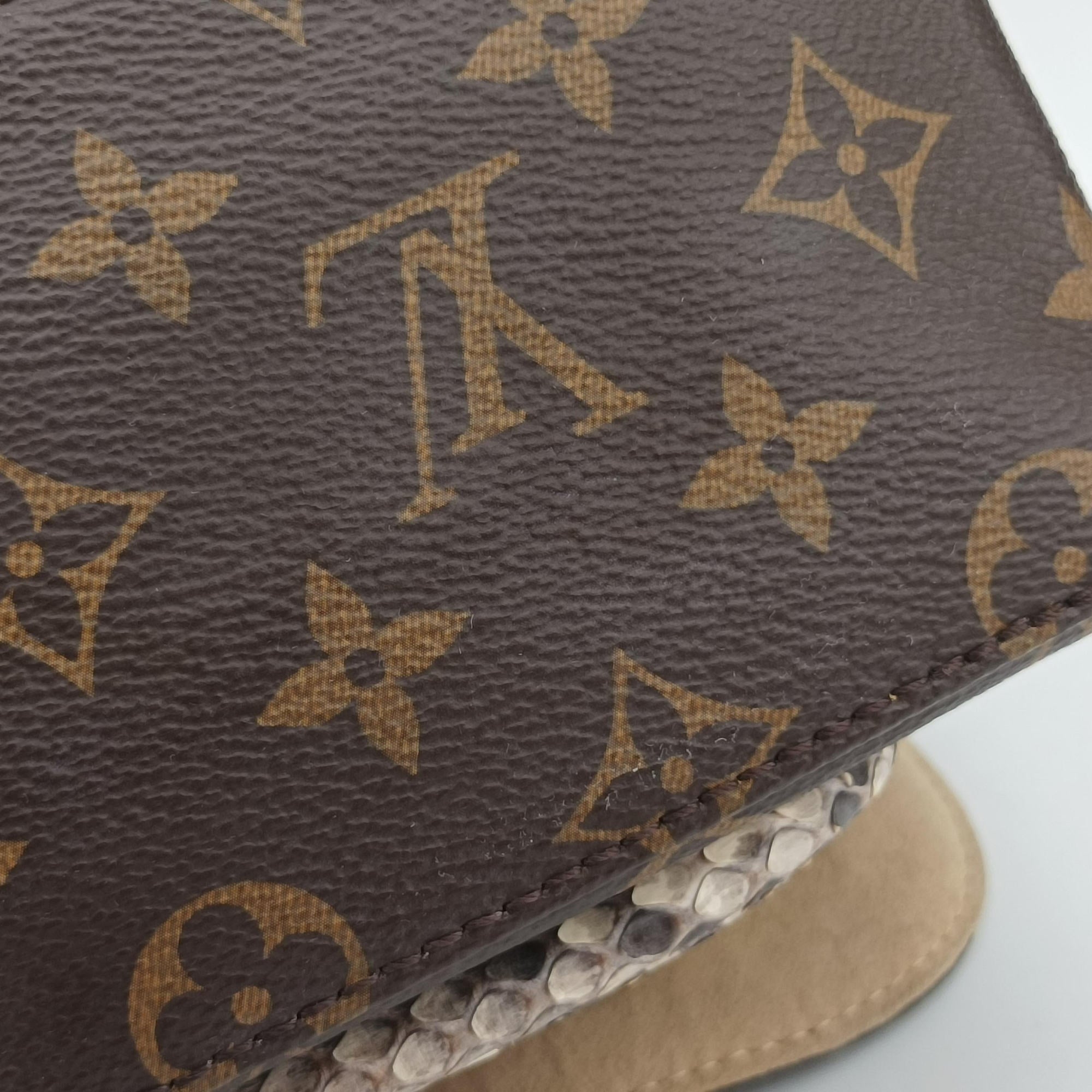 Secondhand Louis Vuitton MARIGNAN brown×Gray×Black Monogram Canvas×calf leather×Snake skin N95750 shoulderbag | stylenewstar