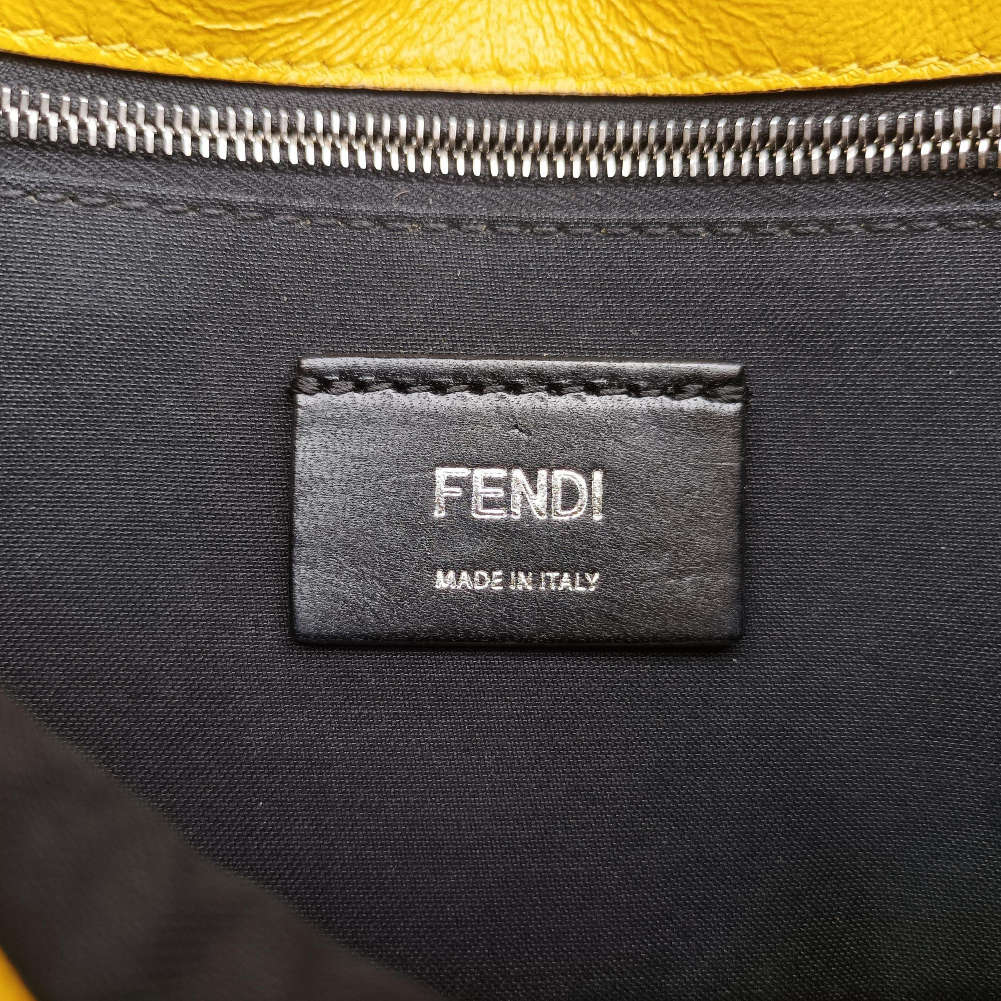Pre-owned Fendi Flap Expand Yellow Leather 7M0299 shoulderbag | stylenewstar