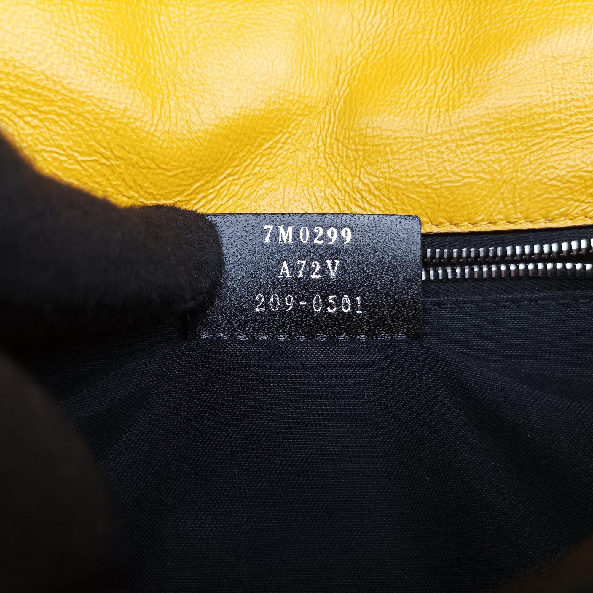 Pre-owned Fendi Flap Expand Yellow Leather 7M0299 shoulderbag | stylenewstar