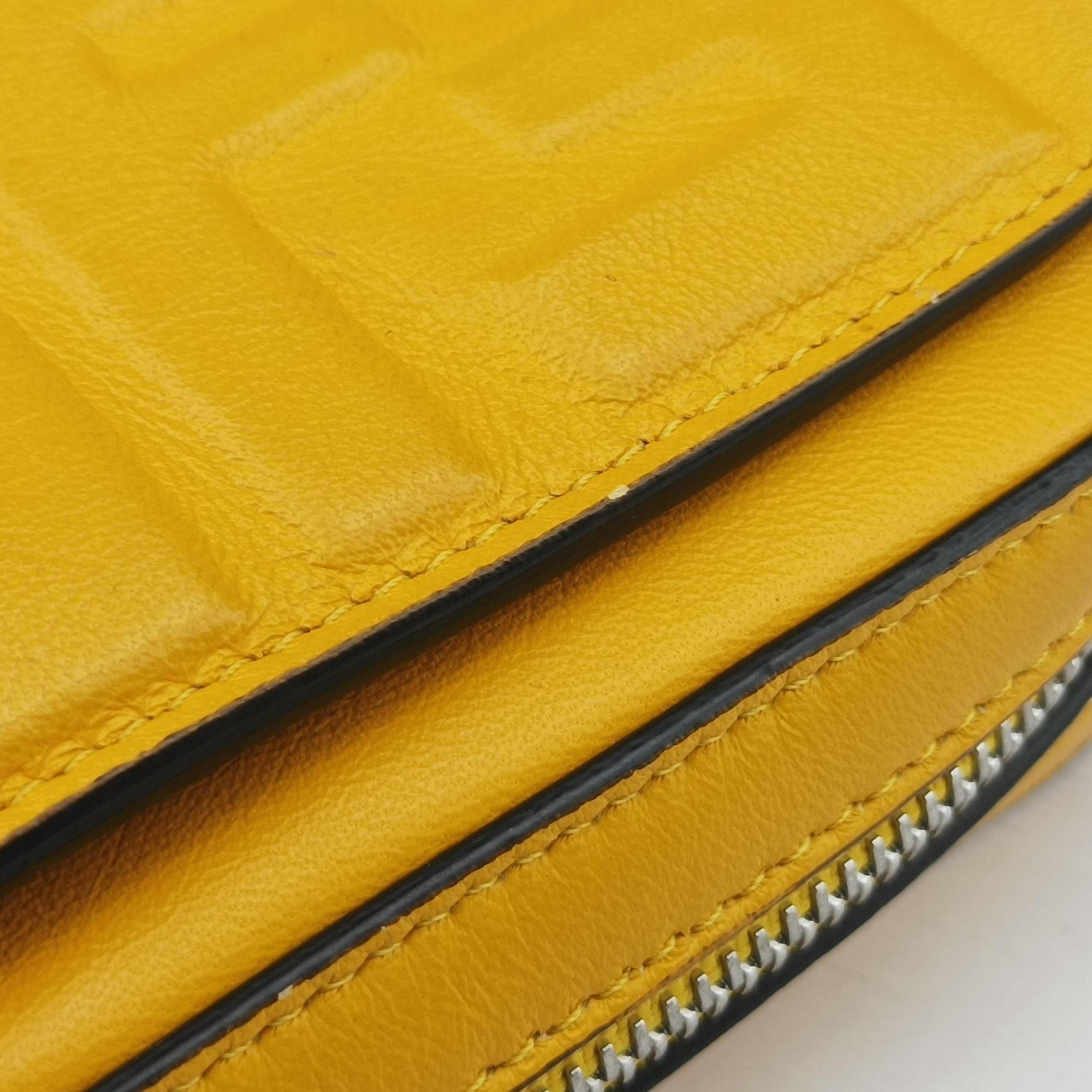 Pre-owned Fendi Flap Expand Yellow Leather 7M0299 shoulderbag | stylenewstar