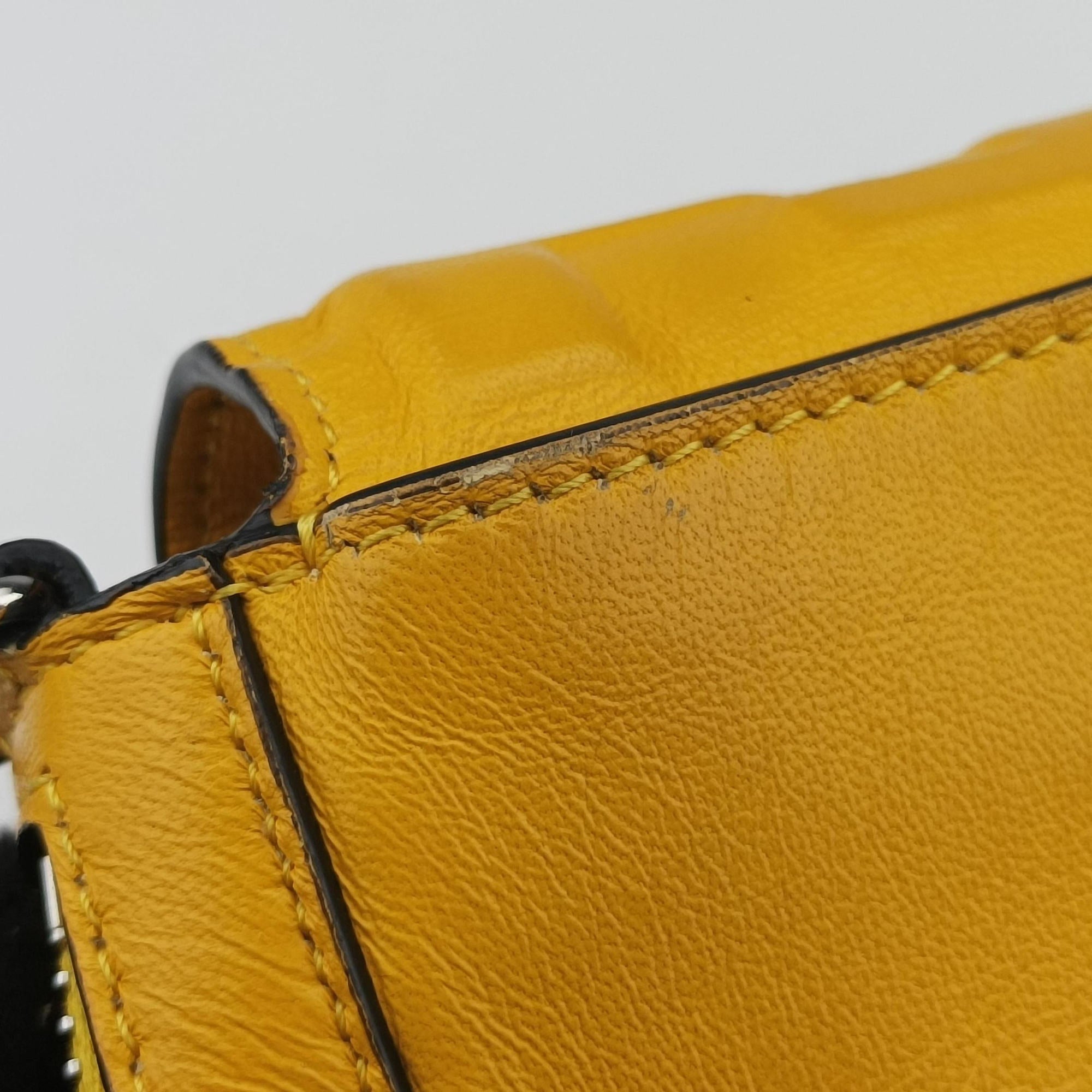 Pre-owned Fendi Flap Expand Yellow Leather 7M0299 shoulderbag | stylenewstar